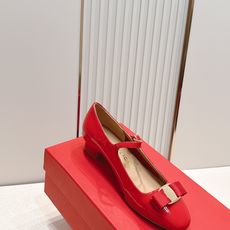 Ferragamo 菲拉格慕26春夏新品蝴蝶结圆头粗跟单鞋!经典万年不败款!标志性蝴蝶结布扣!粗跟圆头 Ferragamo 菲拉格慕26春夏新品蝴蝶结圆头粗跟单鞋!经典万年不败款!标志性蝴蝶结布扣!粗跟圆头