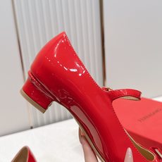 Ferragamo 菲拉格慕26春夏新品蝴蝶结圆头粗跟单鞋!经典万年不败款!标志性蝴蝶结布扣!粗跟圆头 Ferragamo 菲拉格慕26春夏新品蝴蝶结圆头粗跟单鞋!经典万年不败款!标志性蝴蝶结布扣!粗跟圆头