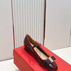 Ferragamo 菲拉格慕26春夏新品蝴蝶结圆头粗跟单鞋!经典万年不败款!标志性蝴蝶结布扣!粗跟圆头 Ferragamo 菲拉格慕26春夏新品蝴蝶结圆头粗跟单鞋!经典万年不败款!标志性蝴蝶结布扣!粗跟圆头