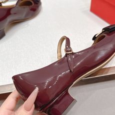 Ferragamo 菲拉格慕26春夏新品蝴蝶结圆头粗跟单鞋!经典万年不败款!标志性蝴蝶结布扣!粗跟圆头 Ferragamo 菲拉格慕26春夏新品蝴蝶结圆头粗跟单鞋!经典万年不败款!标志性蝴蝶结布扣!粗跟圆头