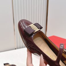 Ferragamo 菲拉格慕26春夏新品蝴蝶结圆头粗跟单鞋!经典万年不败款!标志性蝴蝶结布扣!粗跟圆头 Ferragamo 菲拉格慕26春夏新品蝴蝶结圆头粗跟单鞋!经典万年不败款!标志性蝴蝶结布扣!粗跟圆头