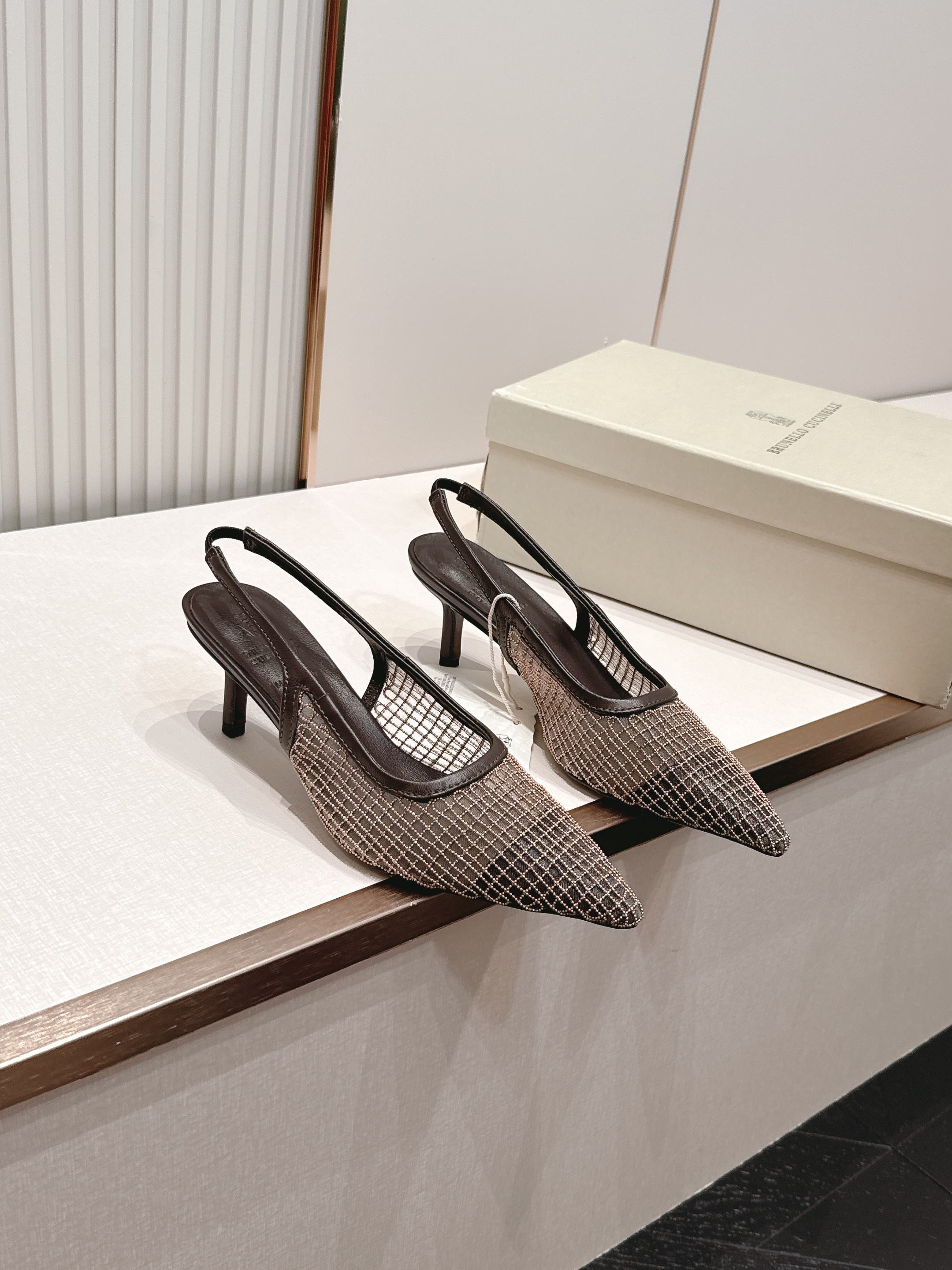 Brunello Cucinelli 26ss女士镶珠装饰休闲穆勒拖鞋凉鞋 BC新款新品女士条纹麂皮穆勒