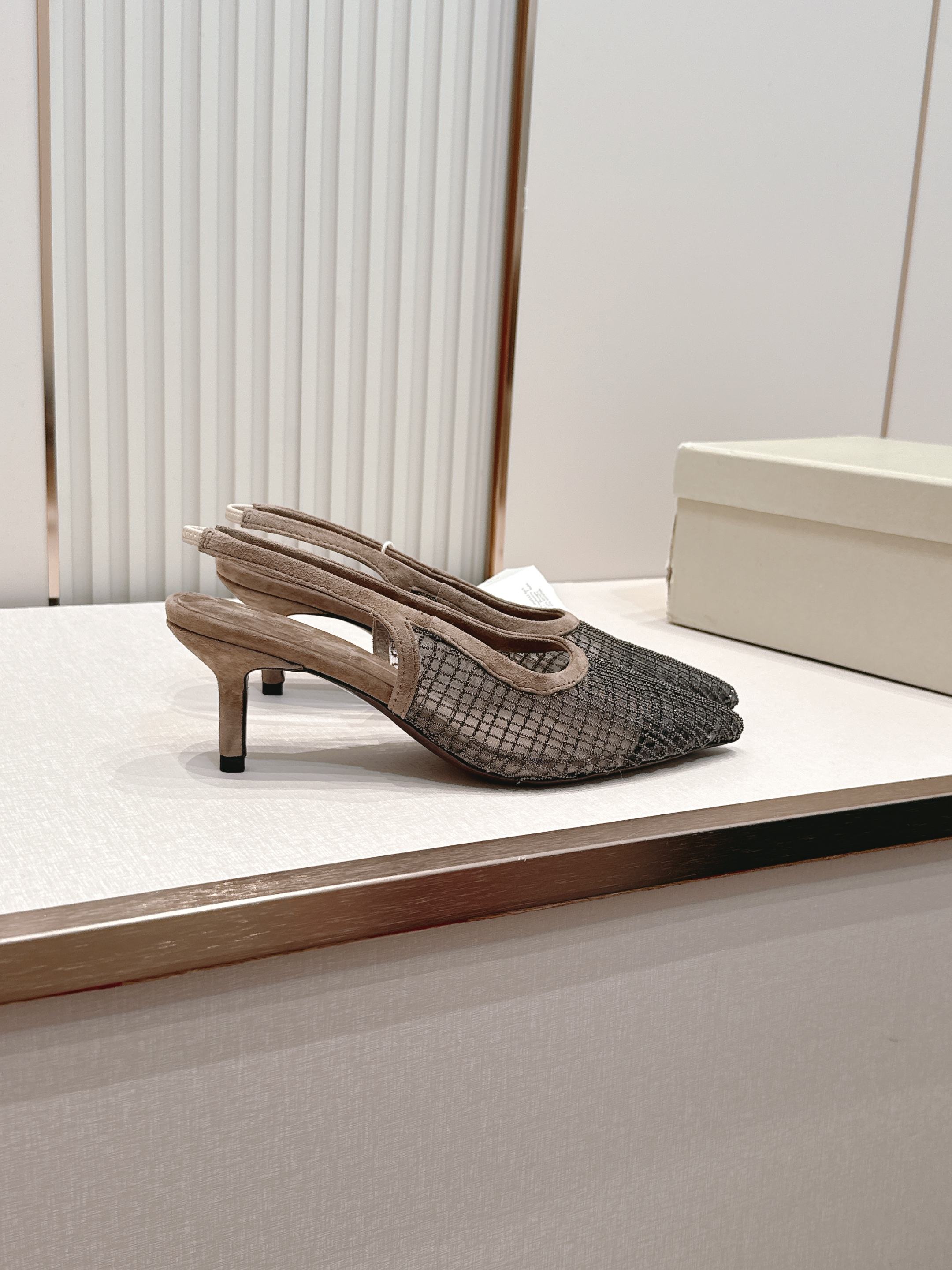 Brunello Cucinelli 26ss女士镶珠装饰休闲穆勒拖鞋凉鞋 BC新款新品女士条纹麂皮穆勒