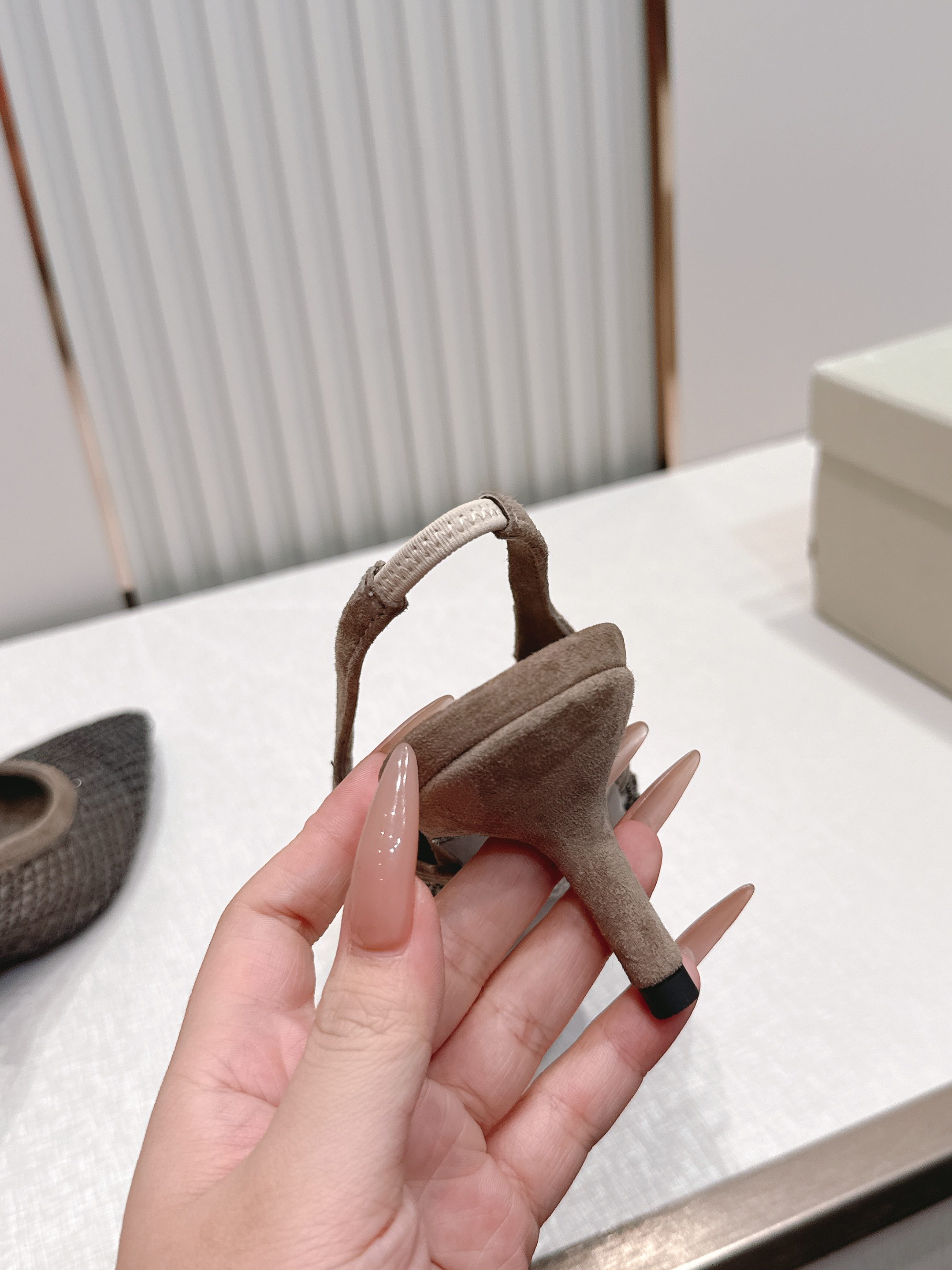 Brunello Cucinelli 26ss女士镶珠装饰休闲穆勒拖鞋凉鞋 BC新款新品女士条纹麂皮穆勒