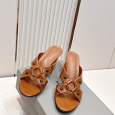 Balenciaga. 巴黎世家 26ss春夏新款铆钉镂空高跟凉拖利落大气的露趾方头剪裁,自带利落高级质 Balenciaga. 巴黎世家 26ss春夏新款铆钉镂空高跟凉拖利落大气的露趾方头剪裁,自带利落高级质