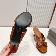 Balenciaga. 巴黎世家 26ss春夏新款铆钉镂空高跟凉拖利落大气的露趾方头剪裁,自带利落高级质 Balenciaga. 巴黎世家 26ss春夏新款铆钉镂空高跟凉拖利落大气的露趾方头剪裁,自带利落高级质