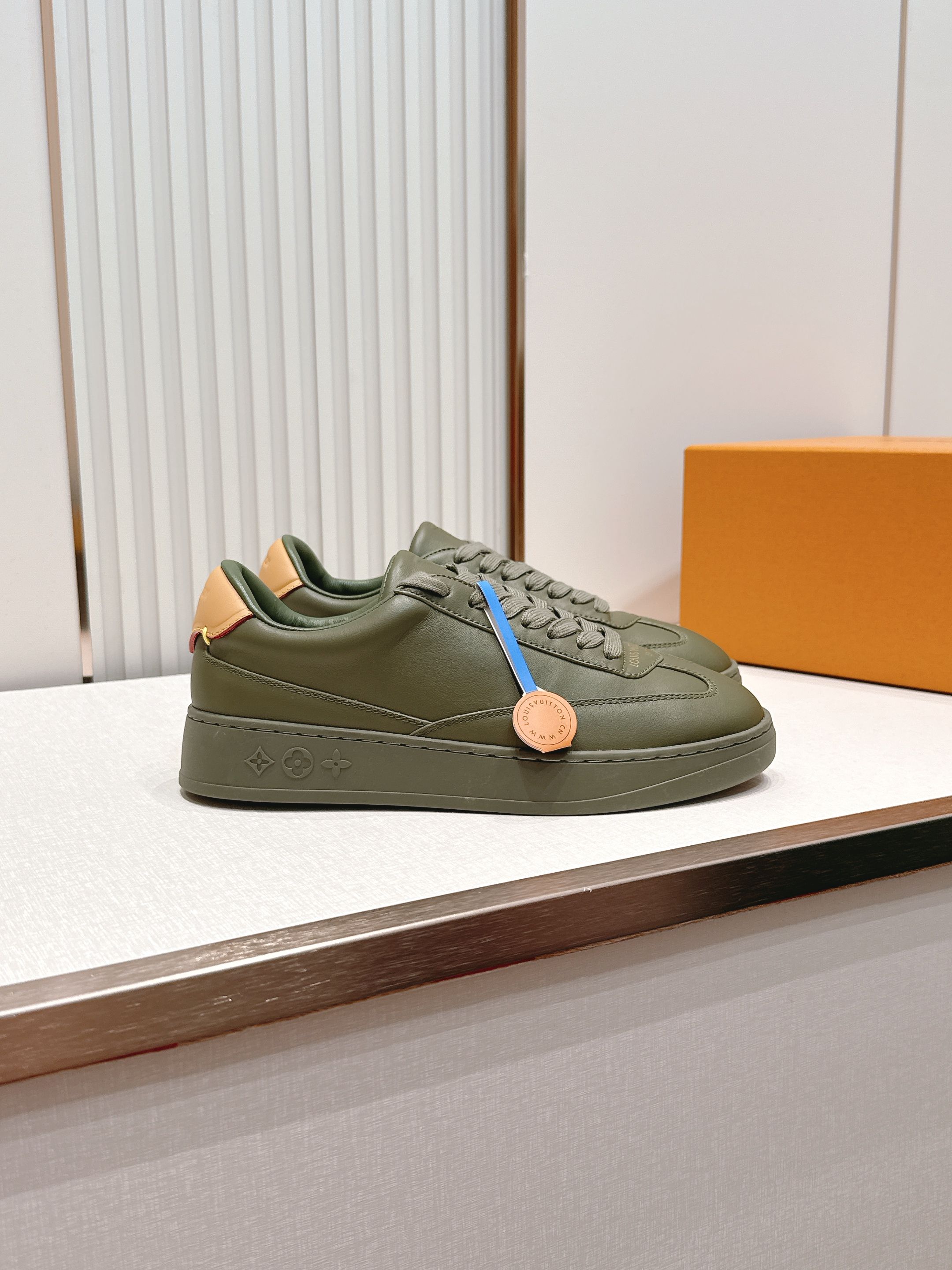 Louis Vuitton 26s新款厚底小白鞋 休闲鞋👟LV真皮小白鞋，选用优质牛皮，质感细腻耐用，内