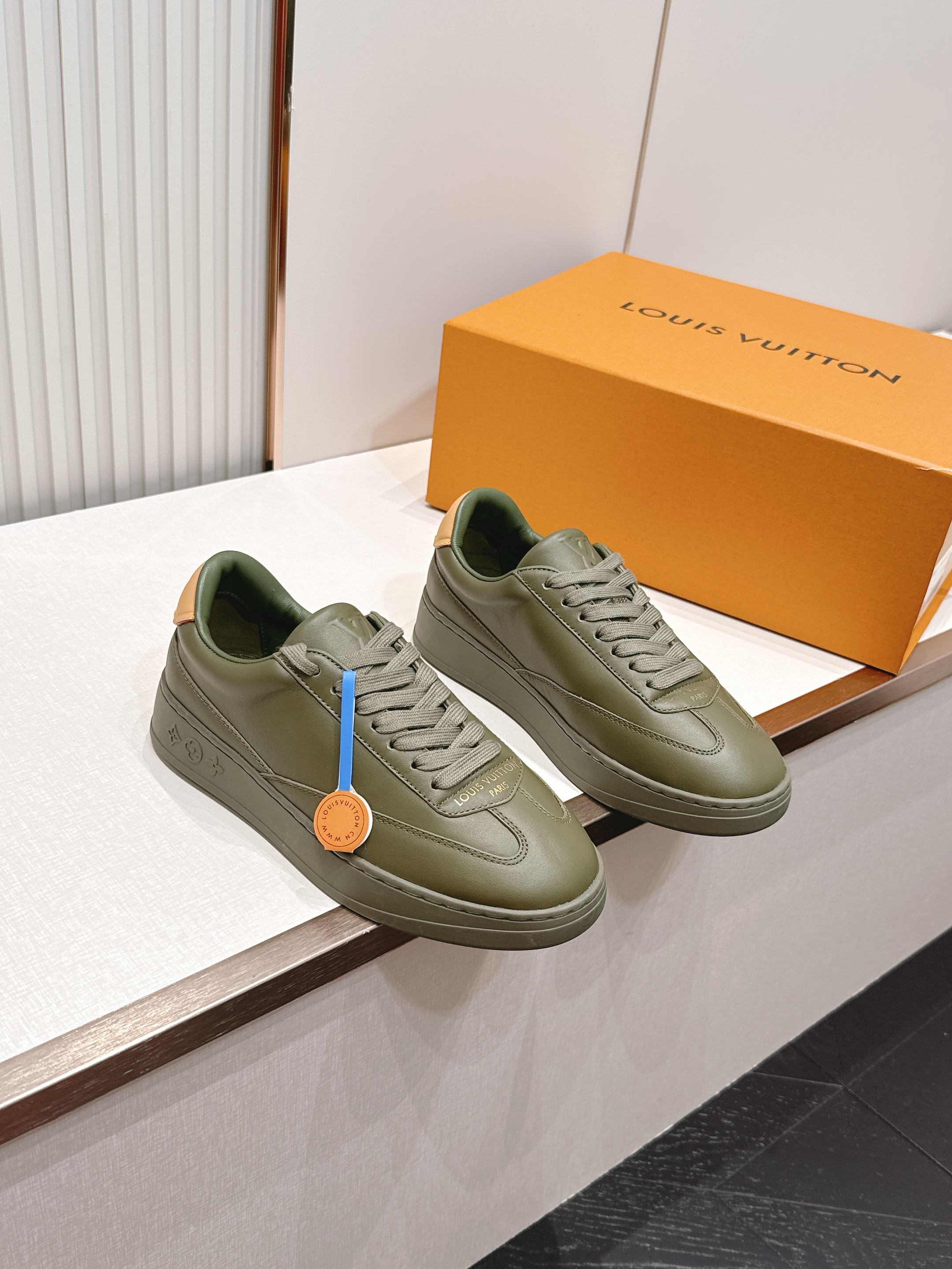 Louis Vuitton 26s新款厚底小白鞋 休闲鞋👟LV真皮小白鞋，选用优质牛皮，质感细腻耐用，内