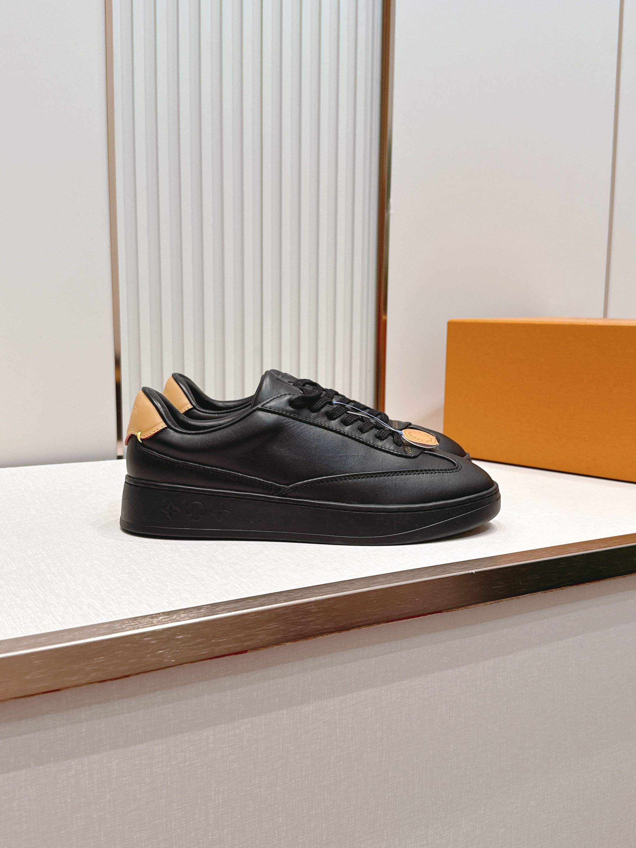 Louis Vuitton 26s新款厚底小白鞋 休闲鞋👟LV真皮小白鞋，选用优质牛皮，质感细腻耐用，内
