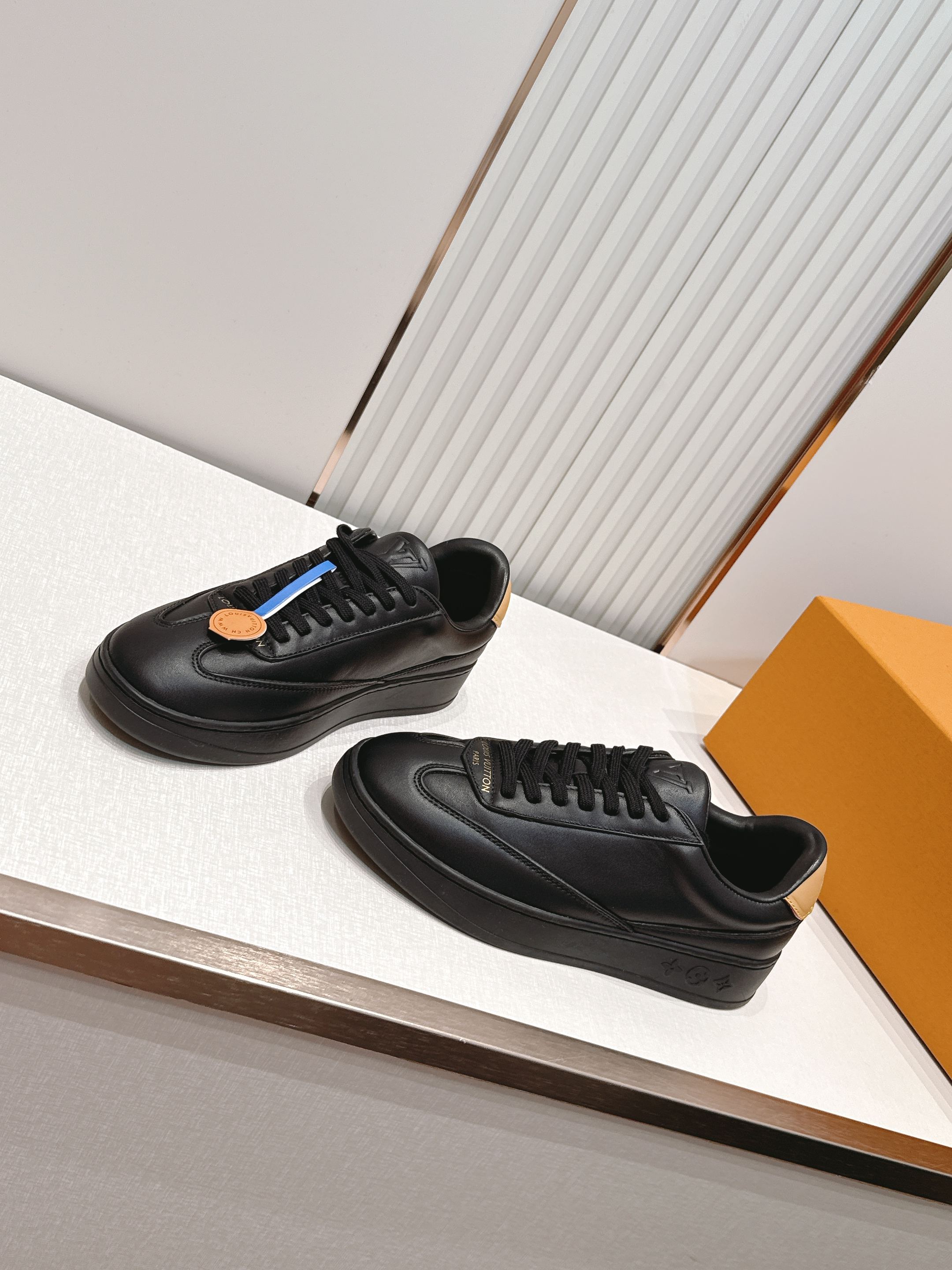 Louis Vuitton 26s新款厚底小白鞋 休闲鞋👟LV真皮小白鞋，选用优质牛皮，质感细腻耐用，内