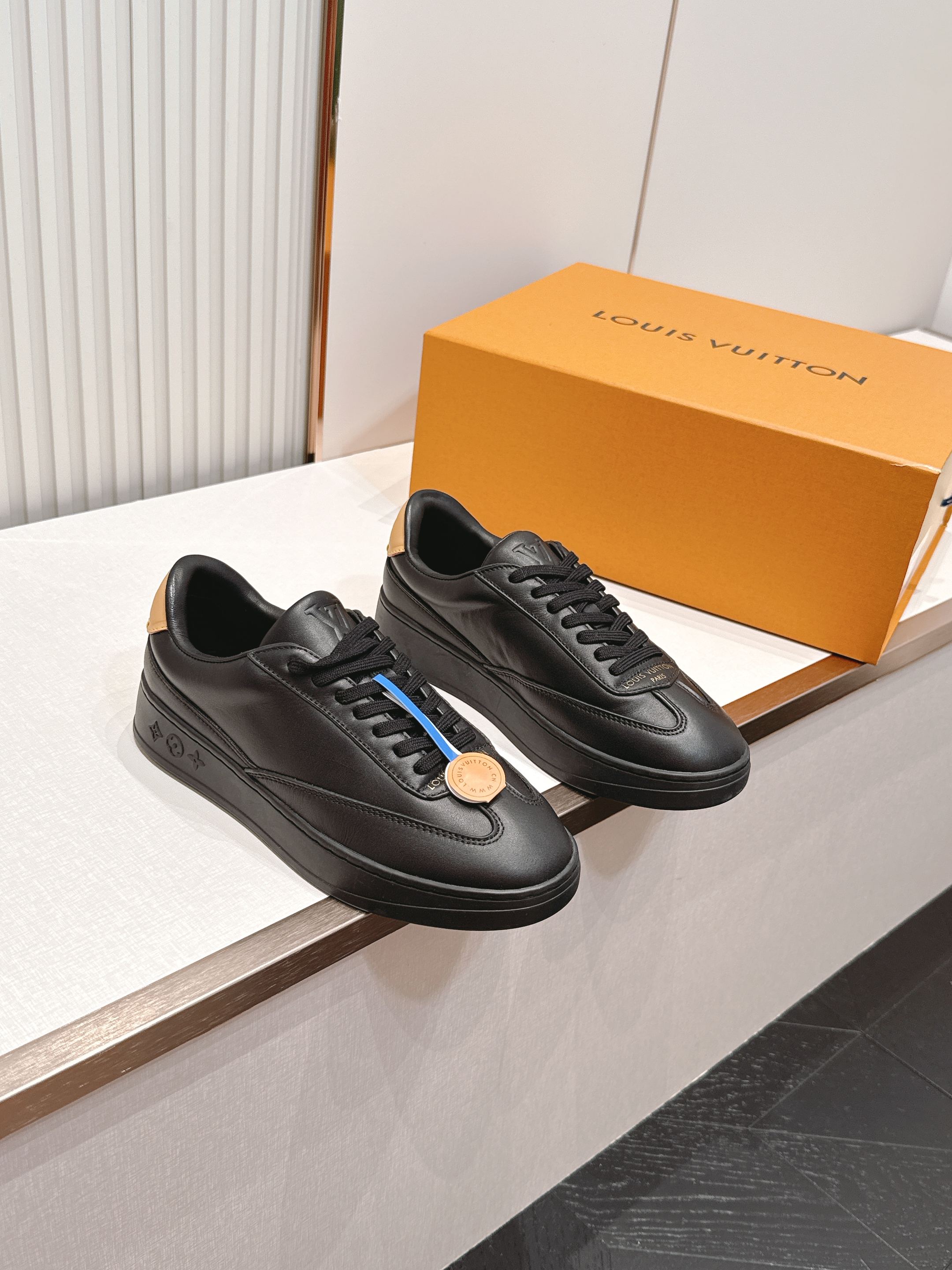Louis Vuitton 26s新款厚底小白鞋 休闲鞋👟LV真皮小白鞋，选用优质牛皮，质感细腻耐用，内