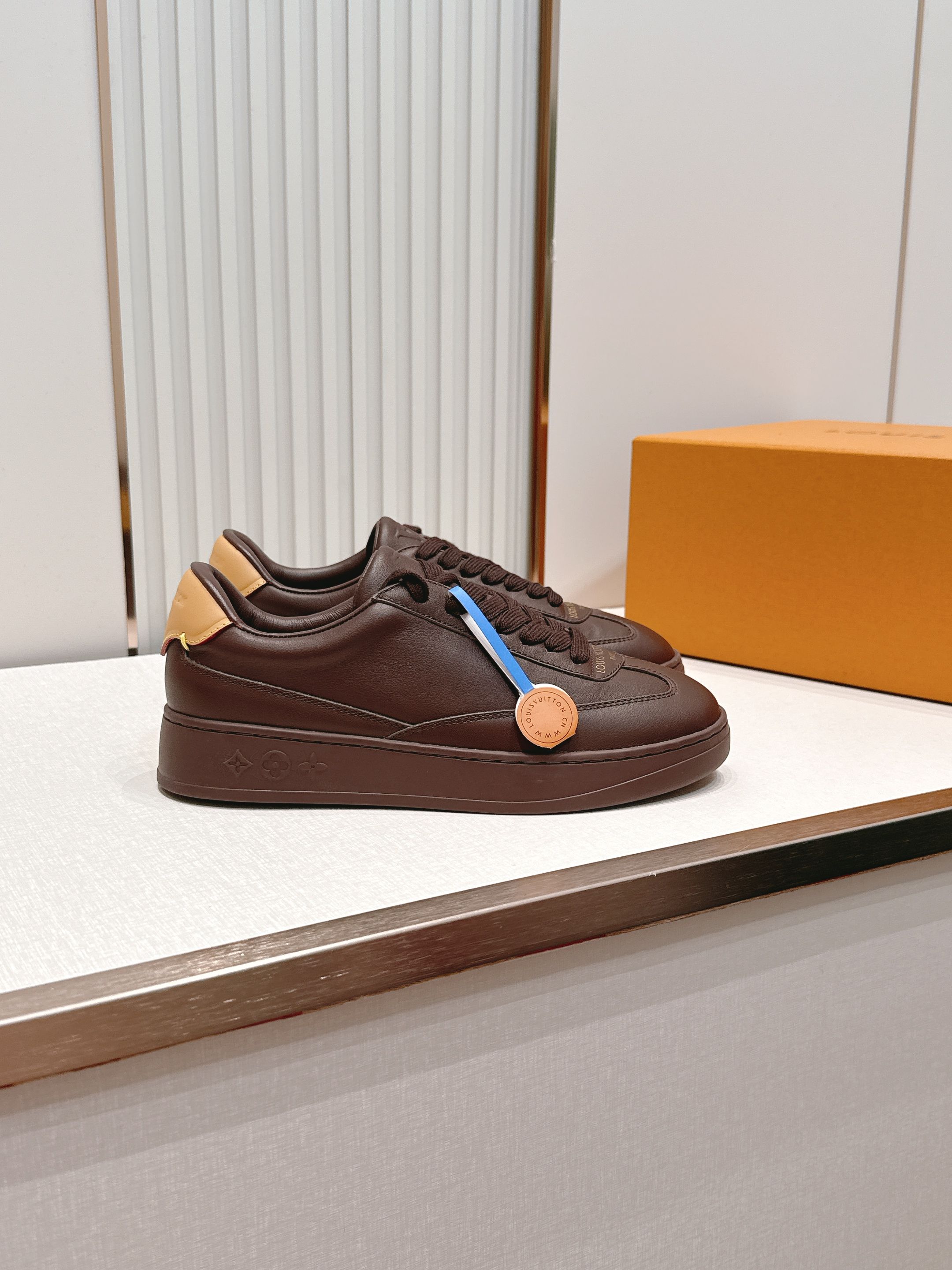 Louis Vuitton 26s新款厚底小白鞋 休闲鞋👟LV真皮小白鞋，选用优质牛皮，质感细腻耐用，内