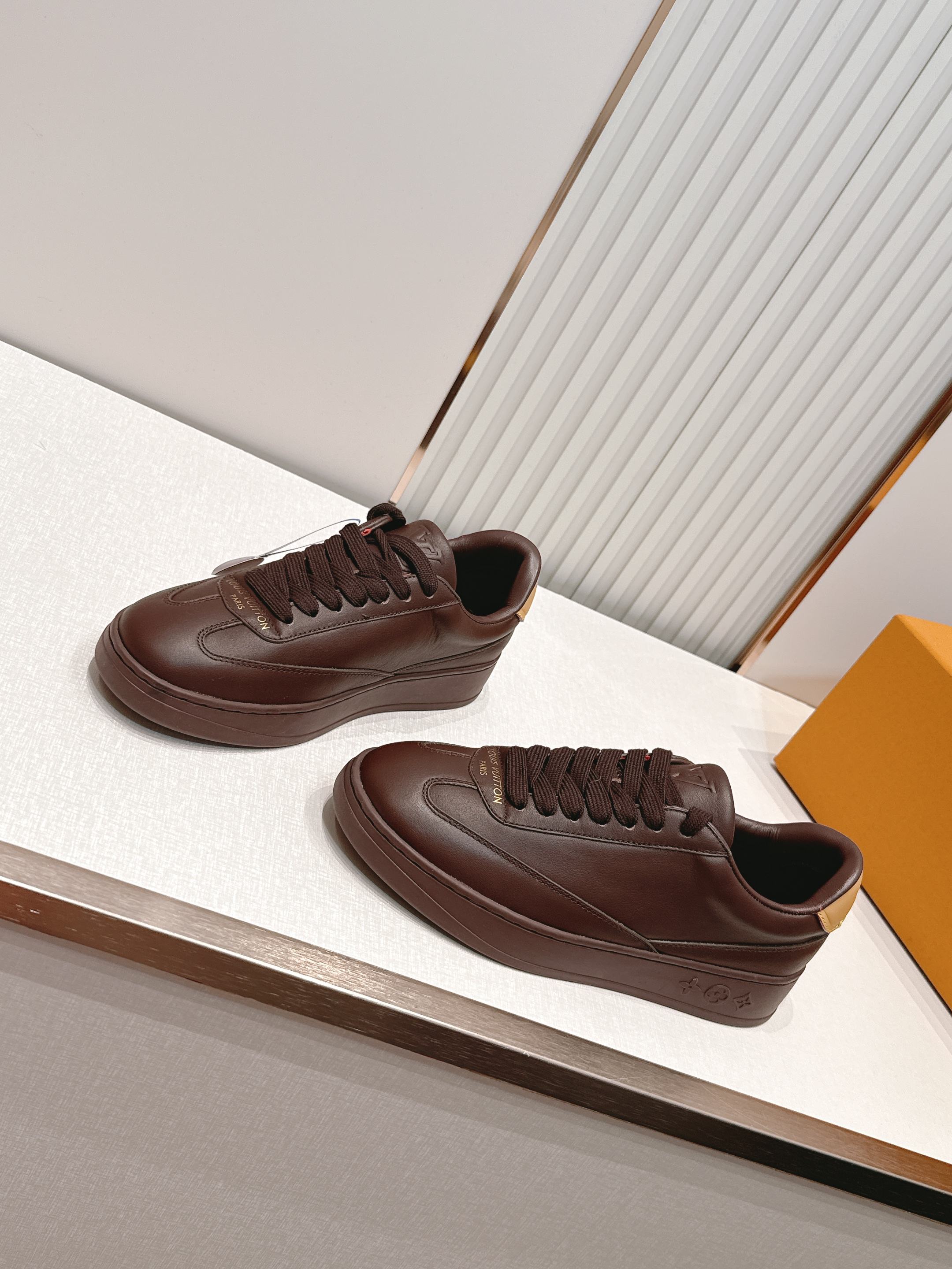 Louis Vuitton 26s新款厚底小白鞋 休闲鞋👟LV真皮小白鞋，选用优质牛皮，质感细腻耐用，内