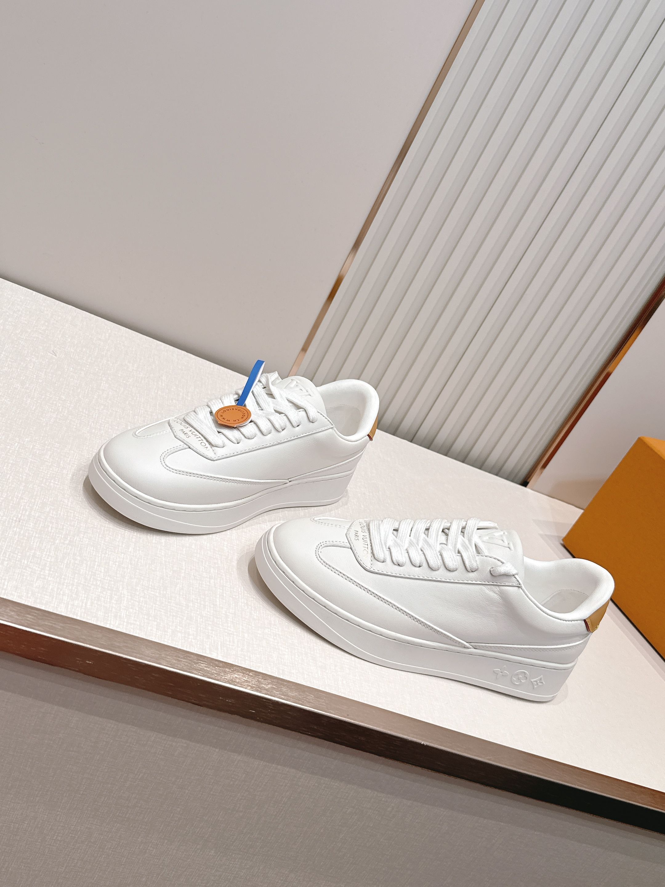 Louis Vuitton 26s新款厚底小白鞋 休闲鞋👟LV真皮小白鞋，选用优质牛皮，质感细腻耐用，内