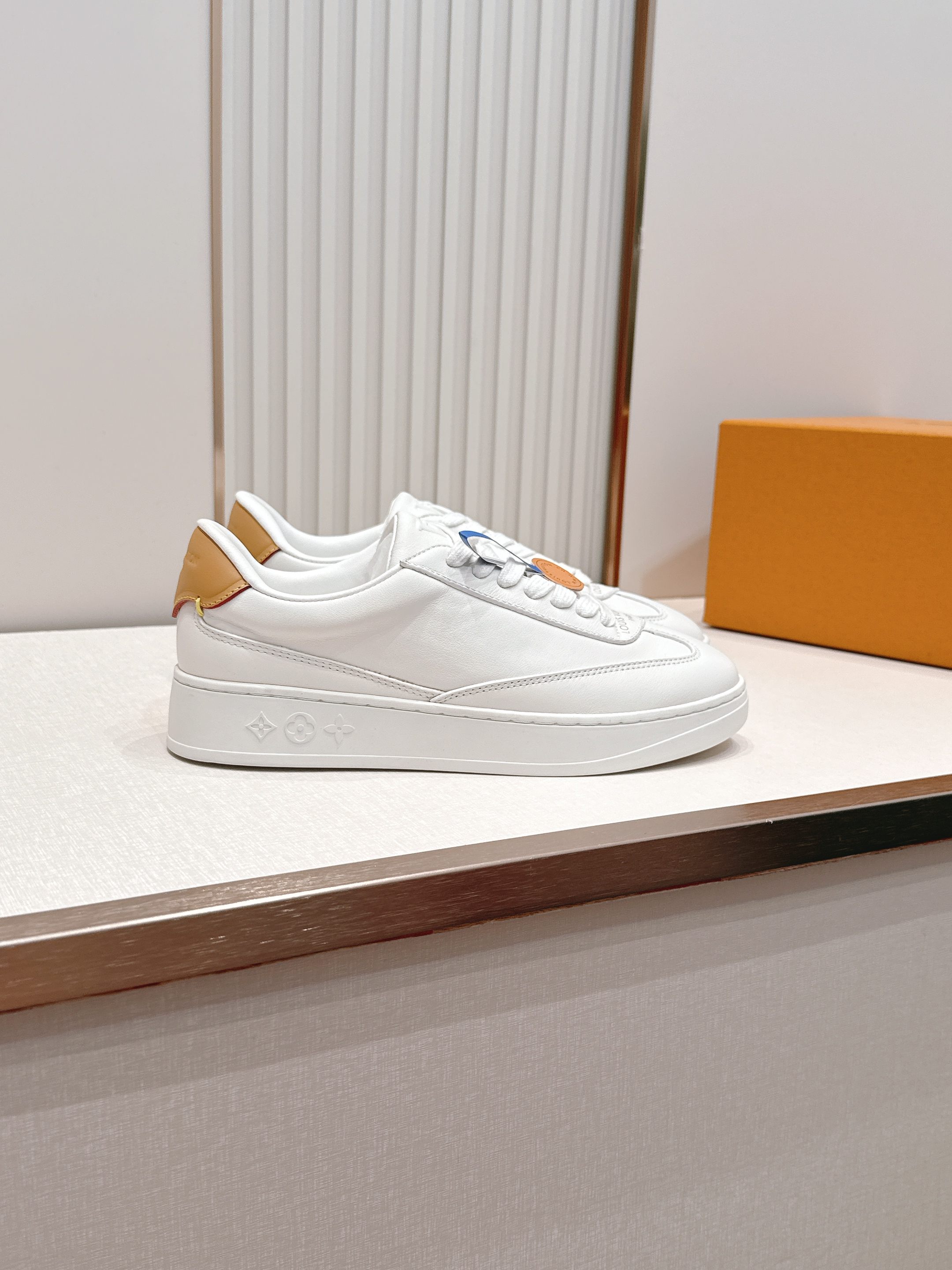 Louis Vuitton 26s新款厚底小白鞋 休闲鞋👟LV真皮小白鞋，选用优质牛皮，质感细腻耐用，内