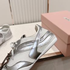 MiuMiu 缪缪 26ss新款系带网面休闲鞋德训鞋经典升级 复古做旧时尚 简约高级 随意搭配 上脚 MiuMiu 缪缪 26ss新款系带网面休闲鞋德训鞋经典升级 复古做旧时尚 简约高级 随意搭配 上脚