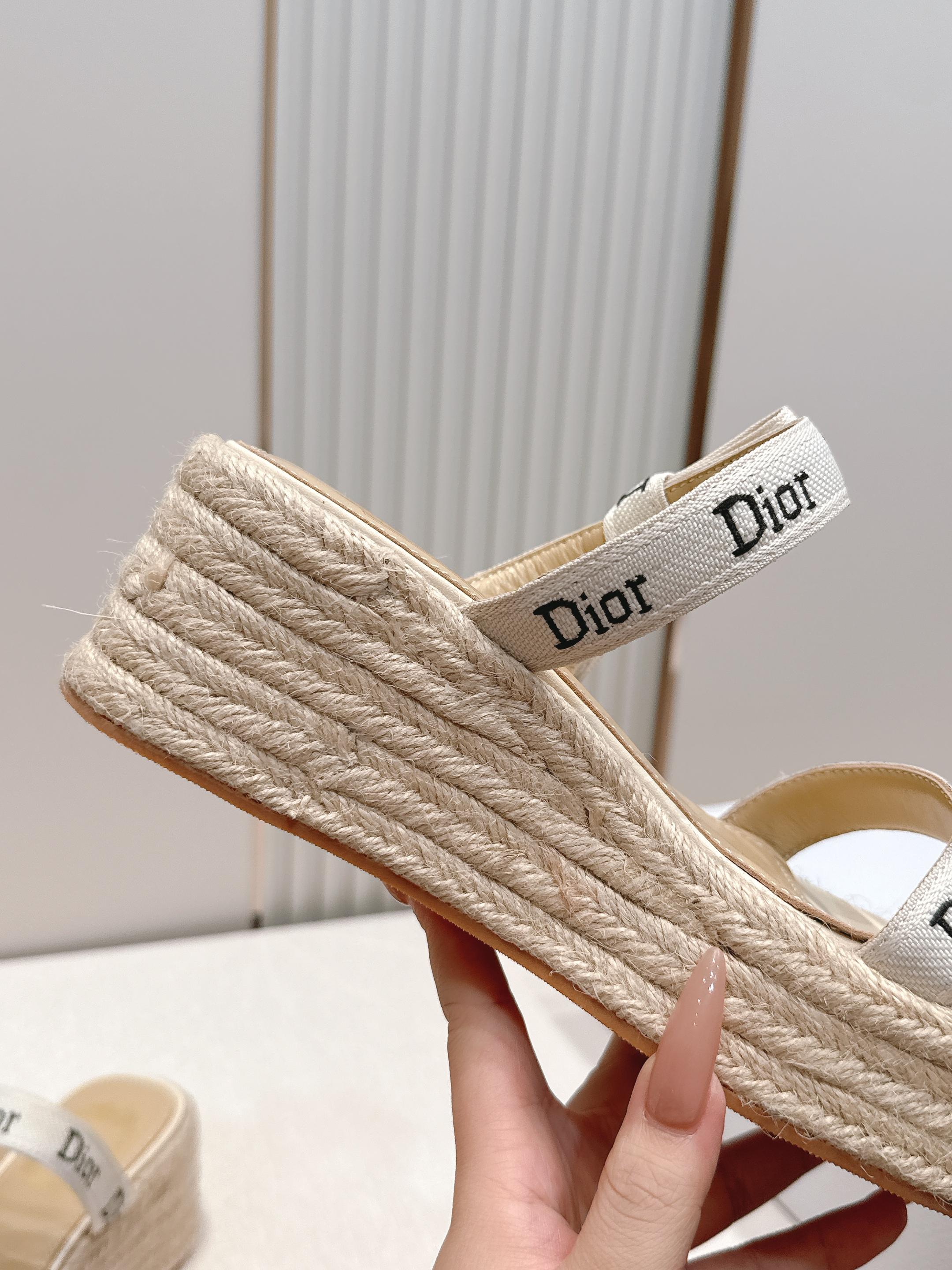 Dior｜迪奥 夏季新款厚底水台凉鞋 ✨经典飞织带标志超有辨识度！矮子乐厚水台增高显瘦，日常通勤或宴会都