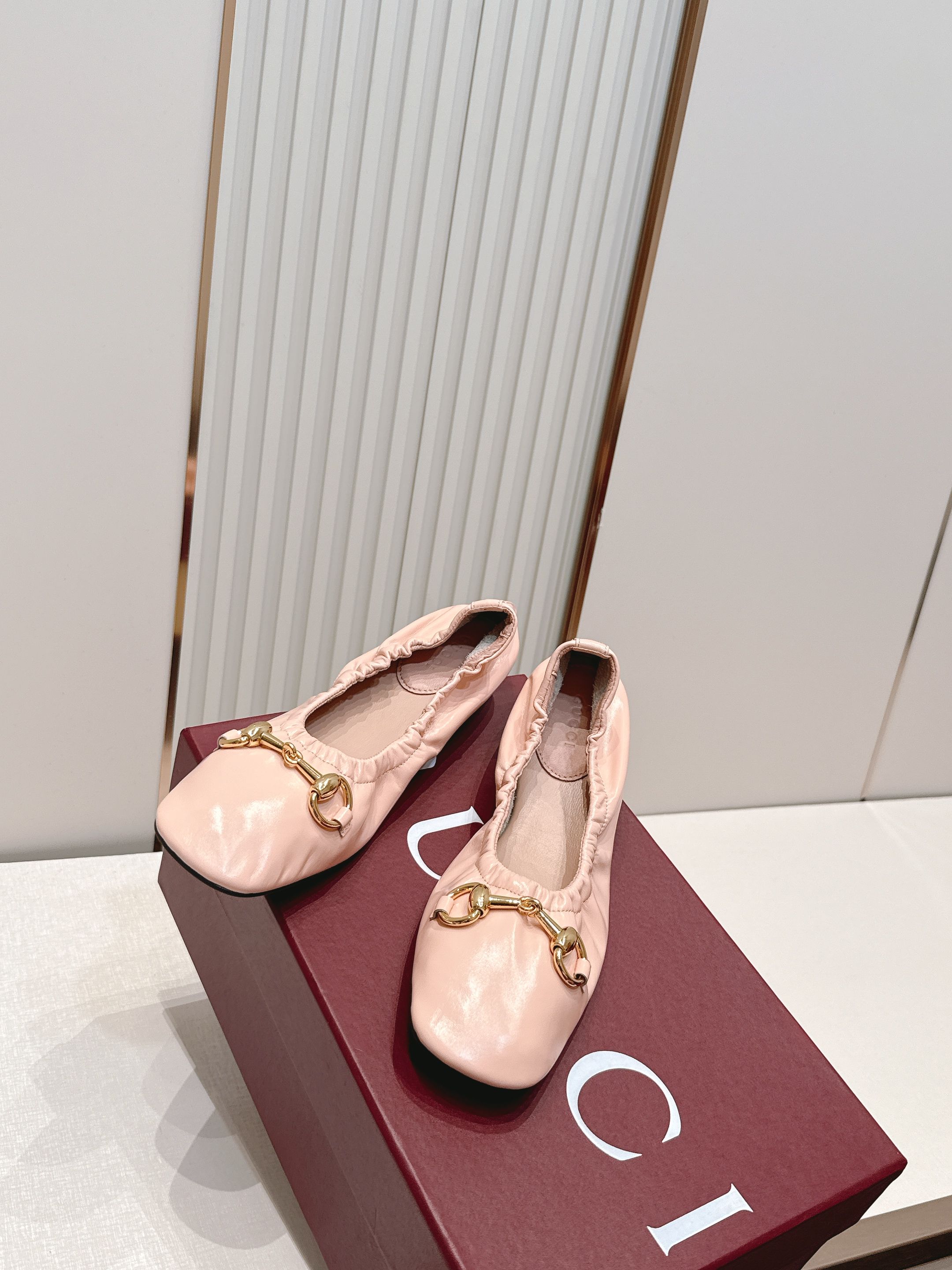 Gucci | 古驰 26𝐬𝐬 新款经典马衔扣奶奶鞋芭蕾舞鞋 高级感十足!国内外博主刷爆的一款,复古 Gucci | 古驰 26𝐬𝐬 新款经典马衔扣奶奶鞋芭蕾舞鞋 高级感十足!国内外博主刷爆的一款,复古
