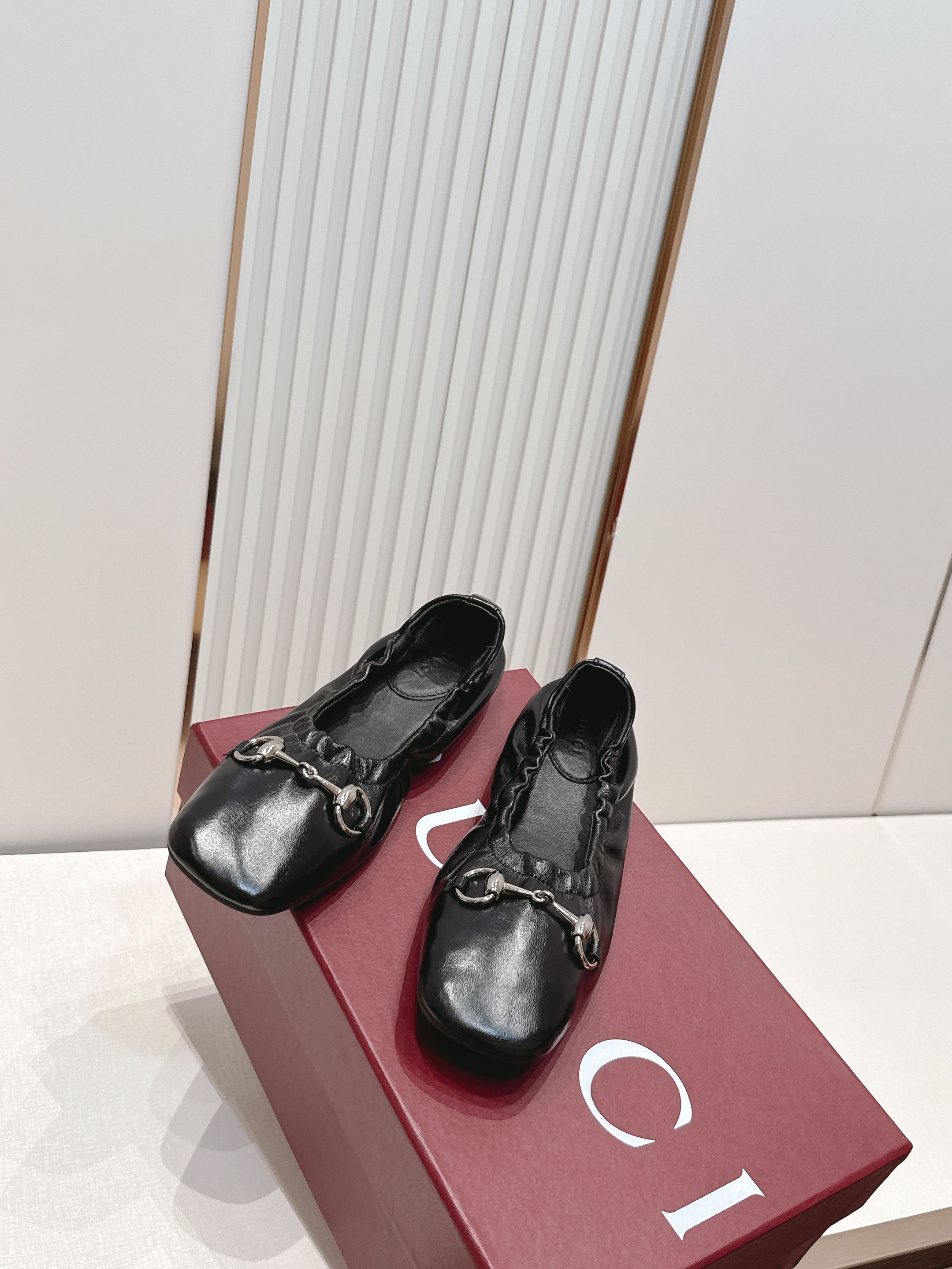 Gucci | 古驰 26𝐬𝐬 新款经典马衔扣奶奶鞋芭蕾舞鞋 高级感十足!国内外博主刷爆的一款,复古 Gucci | 古驰 26𝐬𝐬 新款经典马衔扣奶奶鞋芭蕾舞鞋 高级感十足!国内外博主刷爆的一款,复古