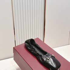 Gucci | 古驰 26𝐬𝐬 新款经典马衔扣奶奶鞋芭蕾舞鞋 高级感十足!国内外博主刷爆的一款,复古 Gucci | 古驰 26𝐬𝐬 新款经典马衔扣奶奶鞋芭蕾舞鞋 高级感十足!国内外博主刷爆的一款,复古