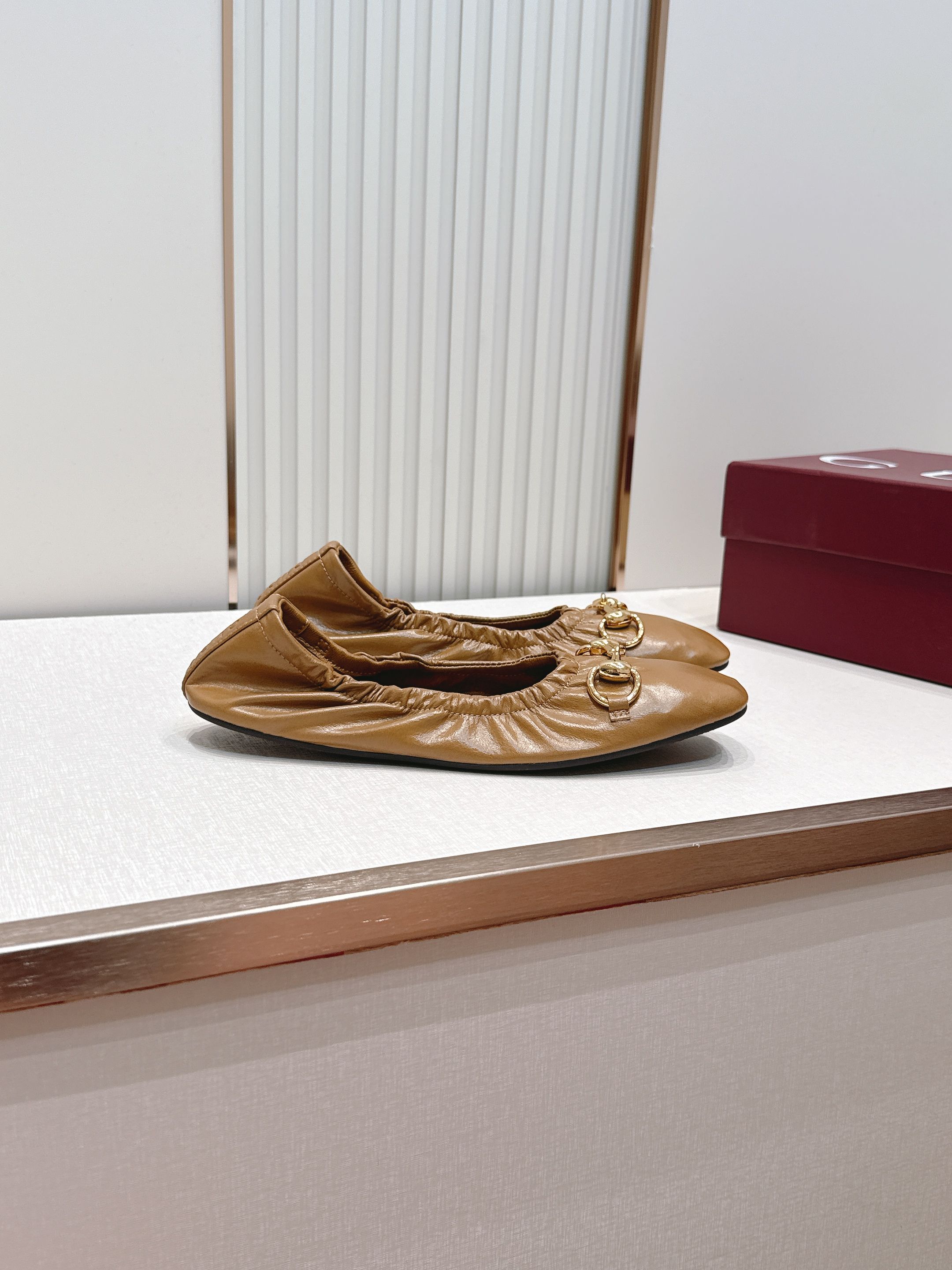 Gucci | 古驰 26𝐬𝐬 新款经典马衔扣奶奶鞋芭蕾舞鞋 高级感十足!国内外博主刷爆的一款,复古 Gucci | 古驰 26𝐬𝐬 新款经典马衔扣奶奶鞋芭蕾舞鞋 高级感十足!国内外博主刷爆的一款,复古