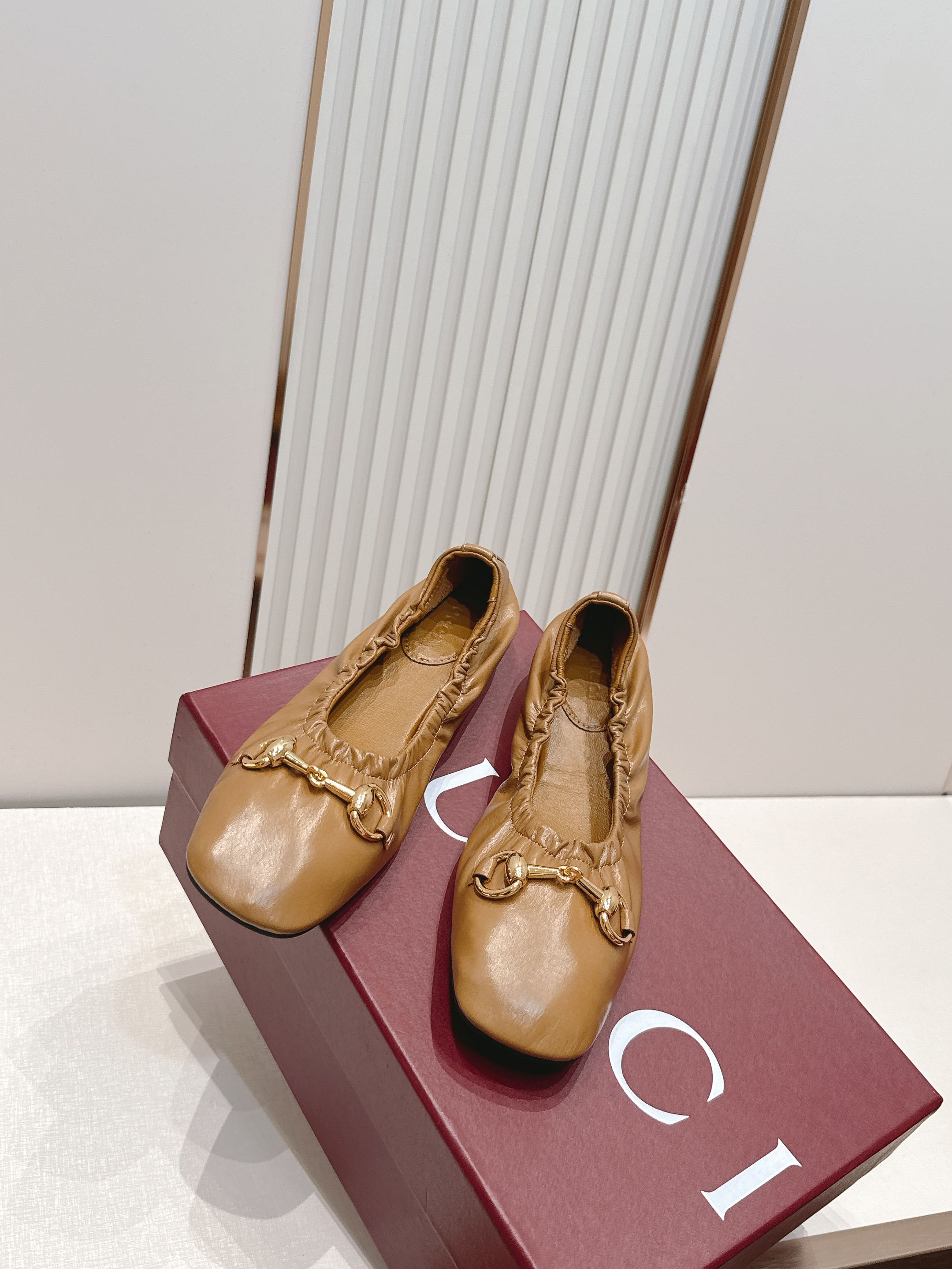 Gucci | 古驰 26𝐬𝐬 新款经典马衔扣奶奶鞋芭蕾舞鞋 高级感十足!国内外博主刷爆的一款,复古 Gucci | 古驰 26𝐬𝐬 新款经典马衔扣奶奶鞋芭蕾舞鞋 高级感十足!国内外博主刷爆的一款,复古