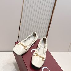 Gucci | 古驰 26𝐬𝐬 新款经典马衔扣奶奶鞋芭蕾舞鞋 高级感十足!国内外博主刷爆的一款,复古 Gucci | 古驰 26𝐬𝐬 新款经典马衔扣奶奶鞋芭蕾舞鞋 高级感十足!国内外博主刷爆的一款,复古