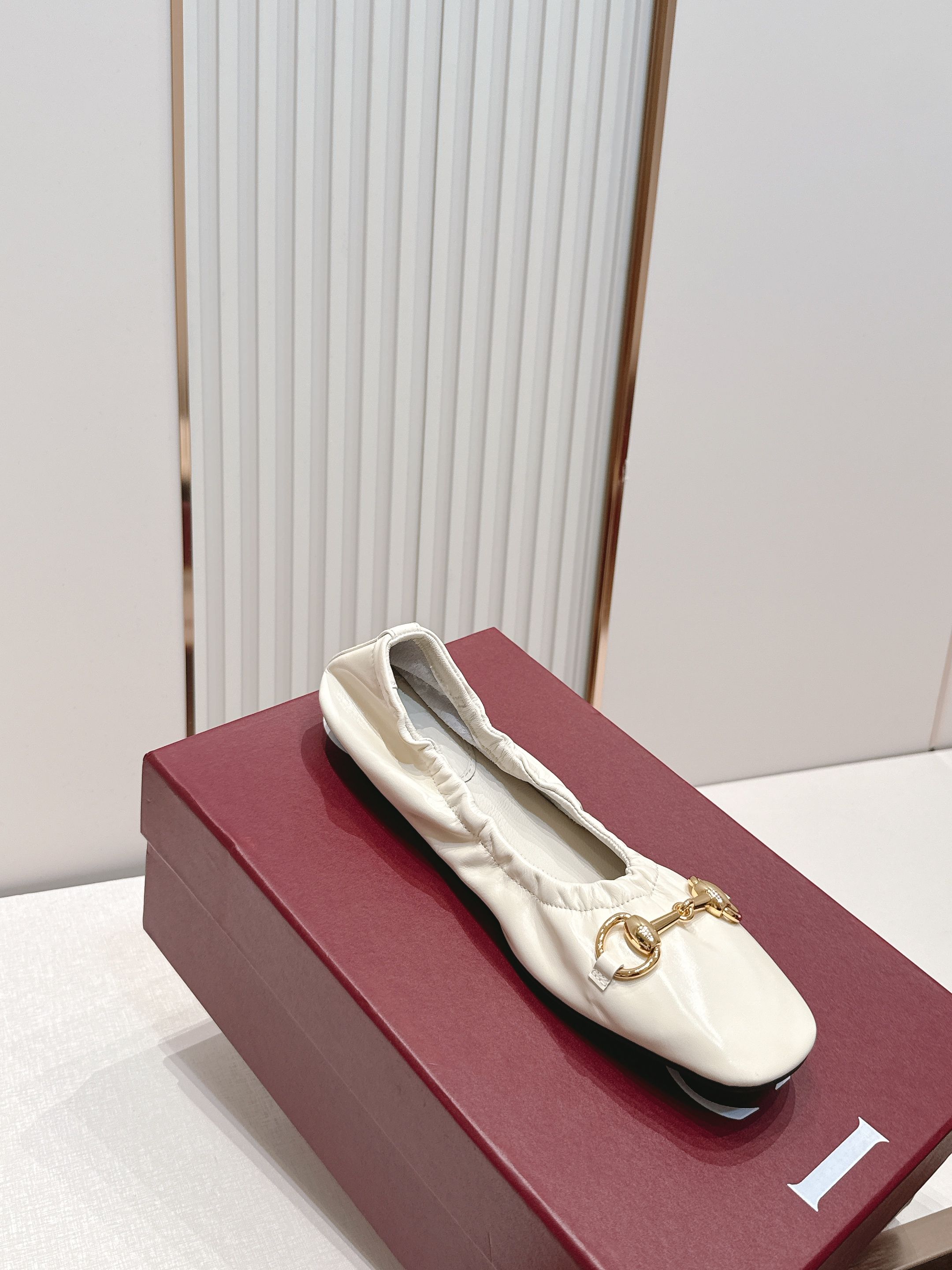 Gucci | 古驰 26𝐬𝐬 新款经典马衔扣奶奶鞋芭蕾舞鞋 高级感十足!国内外博主刷爆的一款,复古 Gucci | 古驰 26𝐬𝐬 新款经典马衔扣奶奶鞋芭蕾舞鞋 高级感十足!国内外博主刷爆的一款,复古