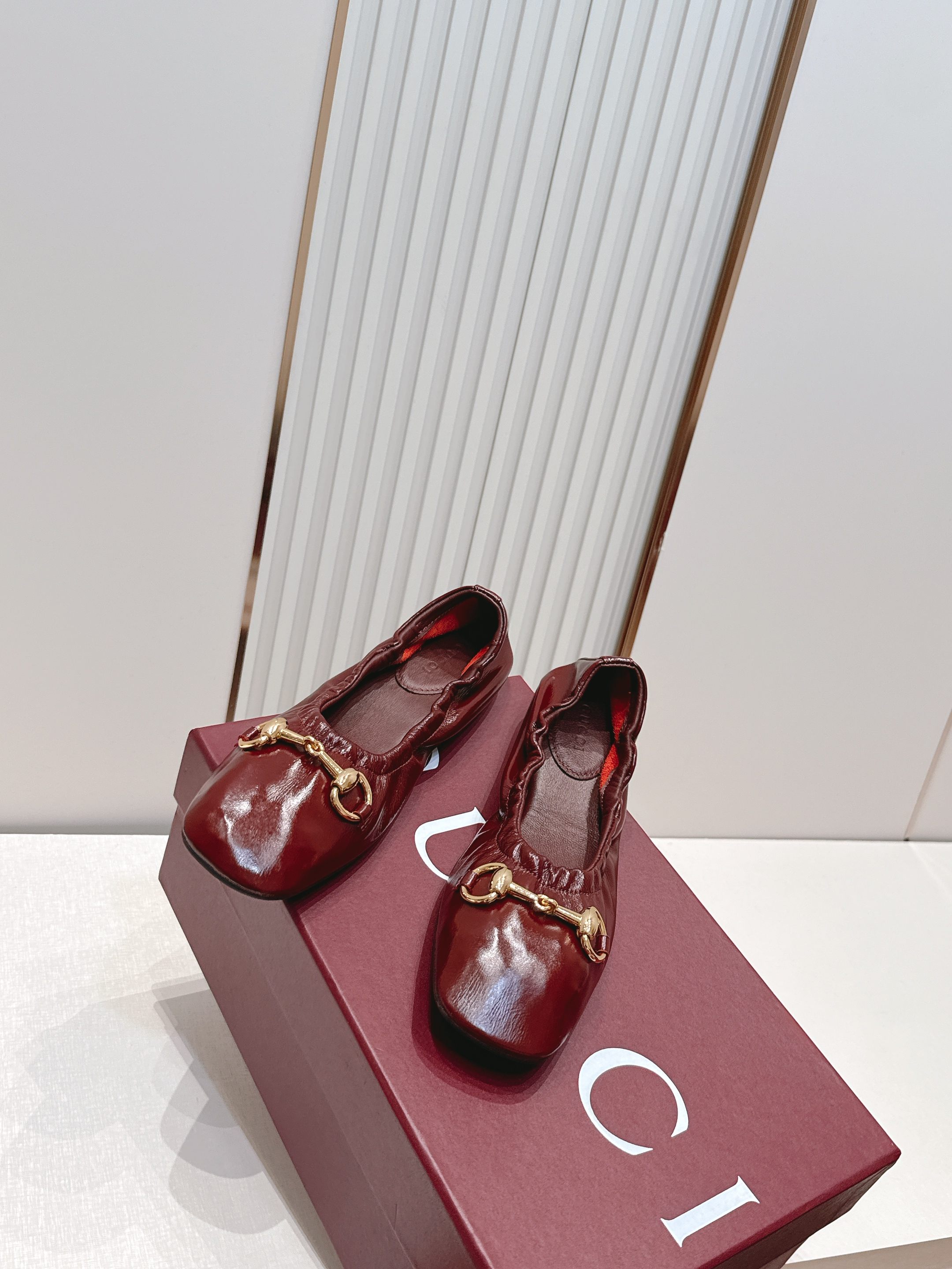 Gucci | 古驰 26𝐬𝐬 新款经典马衔扣奶奶鞋芭蕾舞鞋 高级感十足!国内外博主刷爆的一款,复古 Gucci | 古驰 26𝐬𝐬 新款经典马衔扣奶奶鞋芭蕾舞鞋 高级感十足!国内外博主刷爆的一款,复古