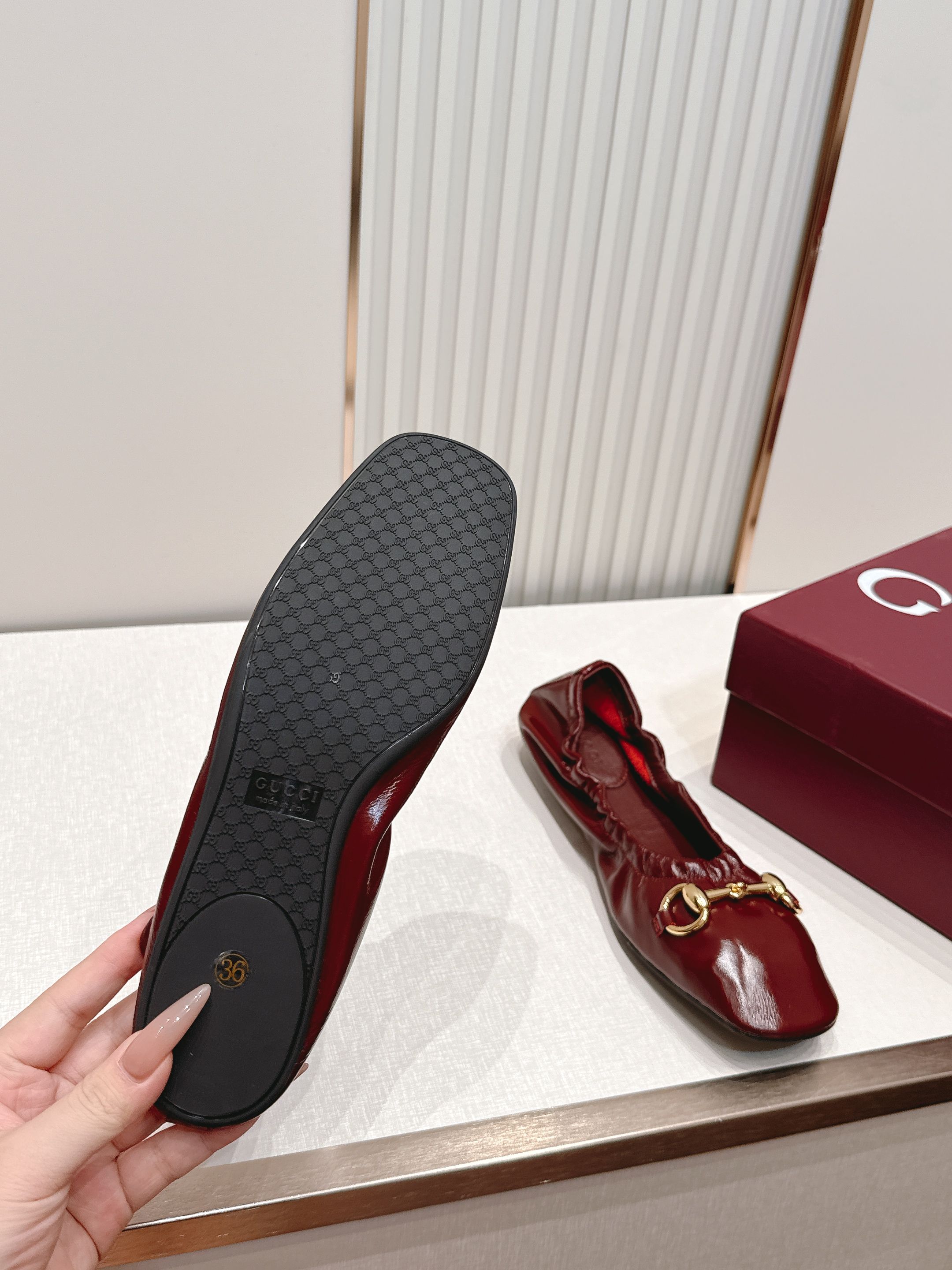Gucci | 古驰 26𝐬𝐬 新款经典马衔扣奶奶鞋芭蕾舞鞋 高级感十足!国内外博主刷爆的一款,复古 Gucci | 古驰 26𝐬𝐬 新款经典马衔扣奶奶鞋芭蕾舞鞋 高级感十足!国内外博主刷爆的一款,复古