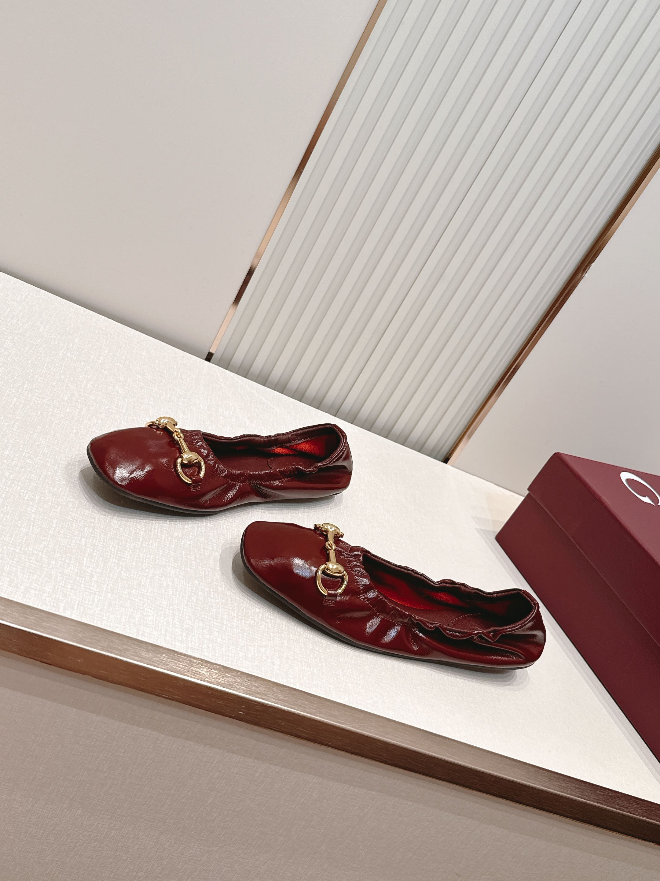Gucci | 古驰 26𝐬𝐬 新款经典马衔扣奶奶鞋芭蕾舞鞋 高级感十足!国内外博主刷爆的一款,复古 Gucci | 古驰 26𝐬𝐬 新款经典马衔扣奶奶鞋芭蕾舞鞋 高级感十足!国内外博主刷爆的一款,复古