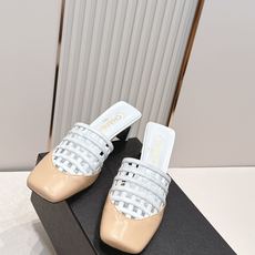 Chanel 香奈儿 26春夏新款镂空高跟凉拖鞋镂空设计,拼色最具辨识度的品牌符号,又瞬间提升鞋履的贵气 Chanel 香奈儿 26春夏新款镂空高跟凉拖鞋镂空设计,拼色最具辨识度的品牌符号,又瞬间提升鞋履的贵气
