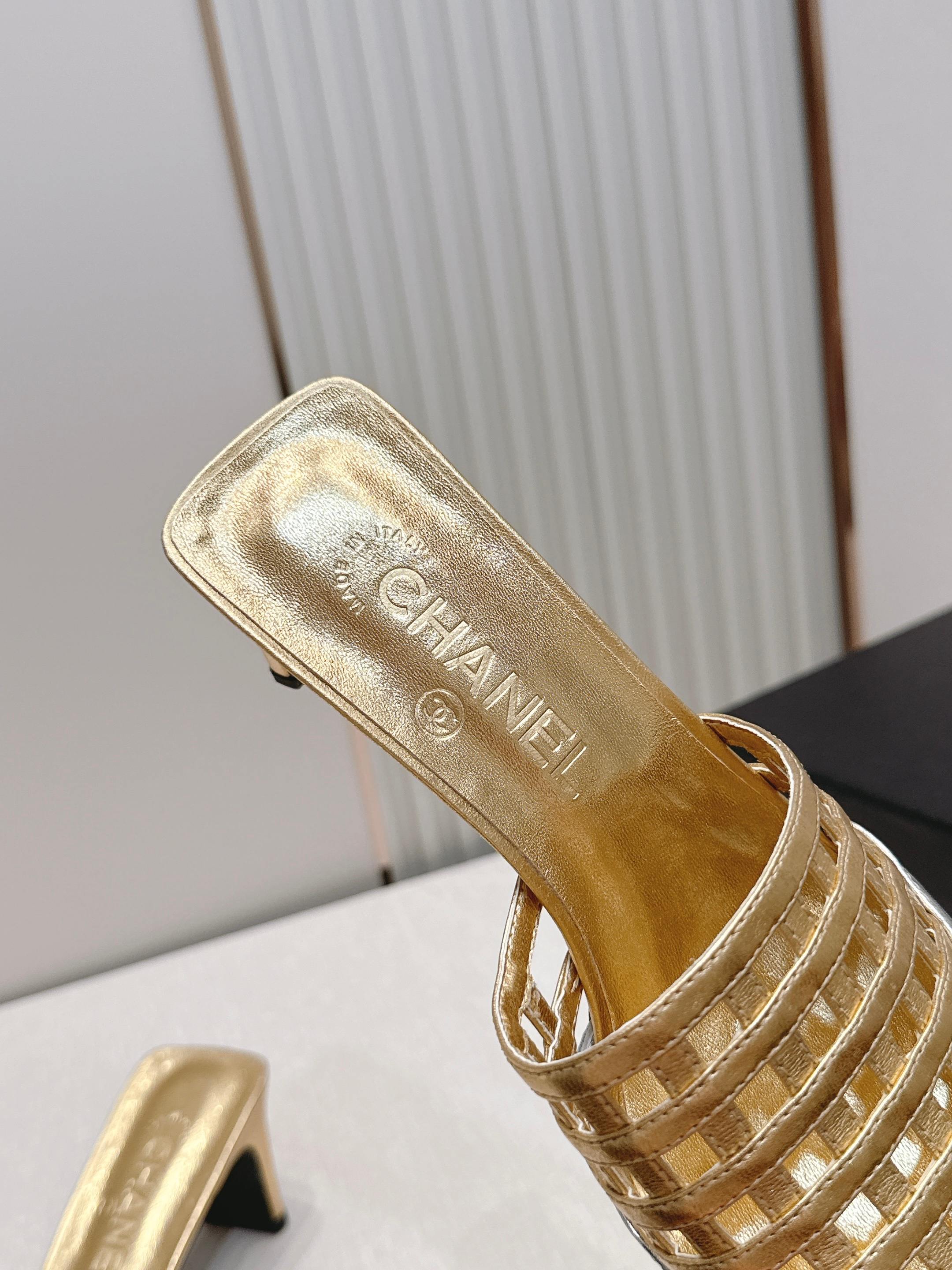 Chanel 香奈儿 26春夏新款镂空高跟凉拖鞋镂空设计，拼色最具辨识度的品牌符号，又瞬间提升鞋履的贵气