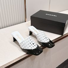 Chanel 香奈儿 26春夏新款镂空高跟凉拖鞋镂空设计,拼色最具辨识度的品牌符号,又瞬间提升鞋履的贵气 Chanel 香奈儿 26春夏新款镂空高跟凉拖鞋镂空设计,拼色最具辨识度的品牌符号,又瞬间提升鞋履的贵气