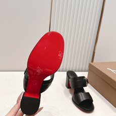 顶级版本 拖鞋款 莓莓同款 CL 红底鞋新款粗跟高跟凉鞋拖鞋 美炸了 复古经典时尚气质简约美 呈现柔美 顶级版本 拖鞋款 莓莓同款 CL 红底鞋新款粗跟高跟凉鞋拖鞋 美炸了 复古经典时尚气质简约美 呈现柔美