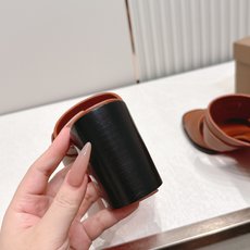 顶级版本 拖鞋款 莓莓同款 CL 红底鞋新款粗跟高跟凉鞋拖鞋 美炸了 复古经典时尚气质简约美 呈现柔美 顶级版本 拖鞋款 莓莓同款 CL 红底鞋新款粗跟高跟凉鞋拖鞋 美炸了 复古经典时尚气质简约美 呈现柔美
