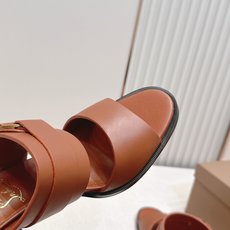 顶级版本 拖鞋款 莓莓同款 CL 红底鞋新款粗跟高跟凉鞋拖鞋 美炸了 复古经典时尚气质简约美 呈现柔美 顶级版本 拖鞋款 莓莓同款 CL 红底鞋新款粗跟高跟凉鞋拖鞋 美炸了 复古经典时尚气质简约美 呈现柔美