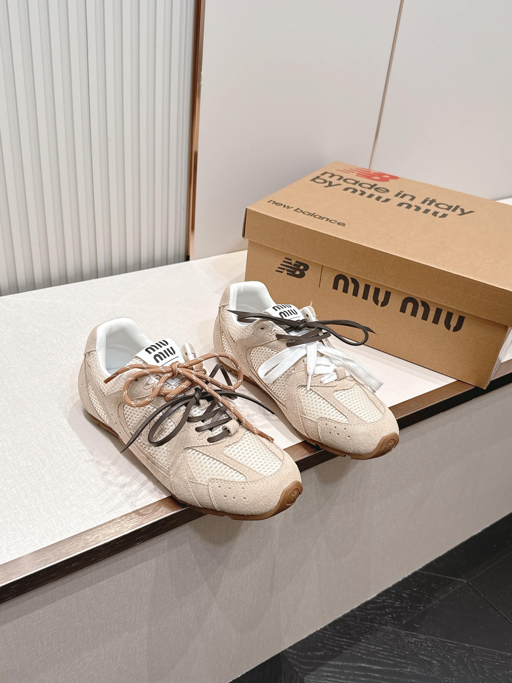 2026新色系  缪缪miumiu+new balance新百伦联名款  阿甘鞋 德训鞋 复古时尚  简