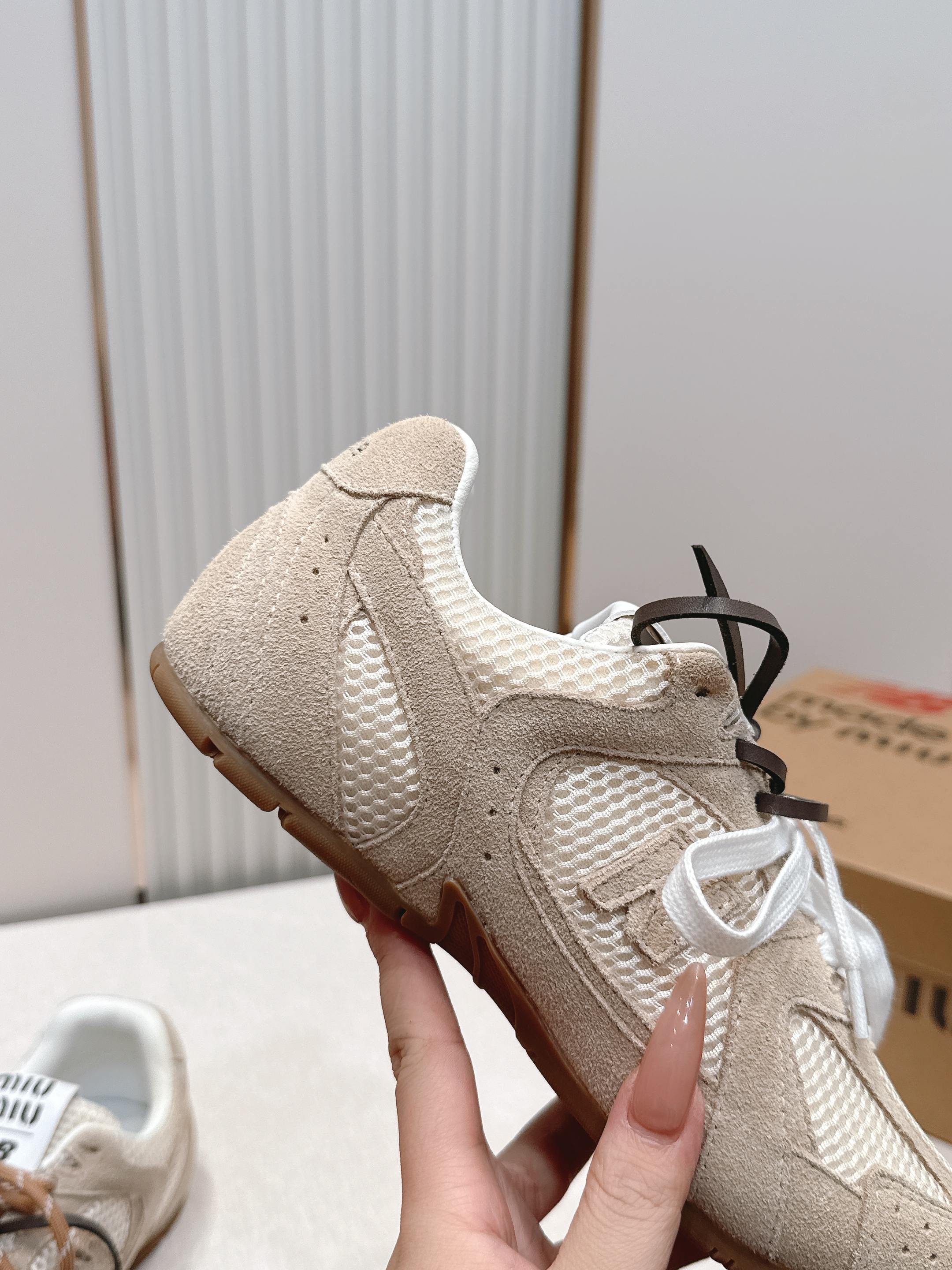 2026新色系  缪缪miumiu+new balance新百伦联名款  阿甘鞋 德训鞋 复古时尚  简