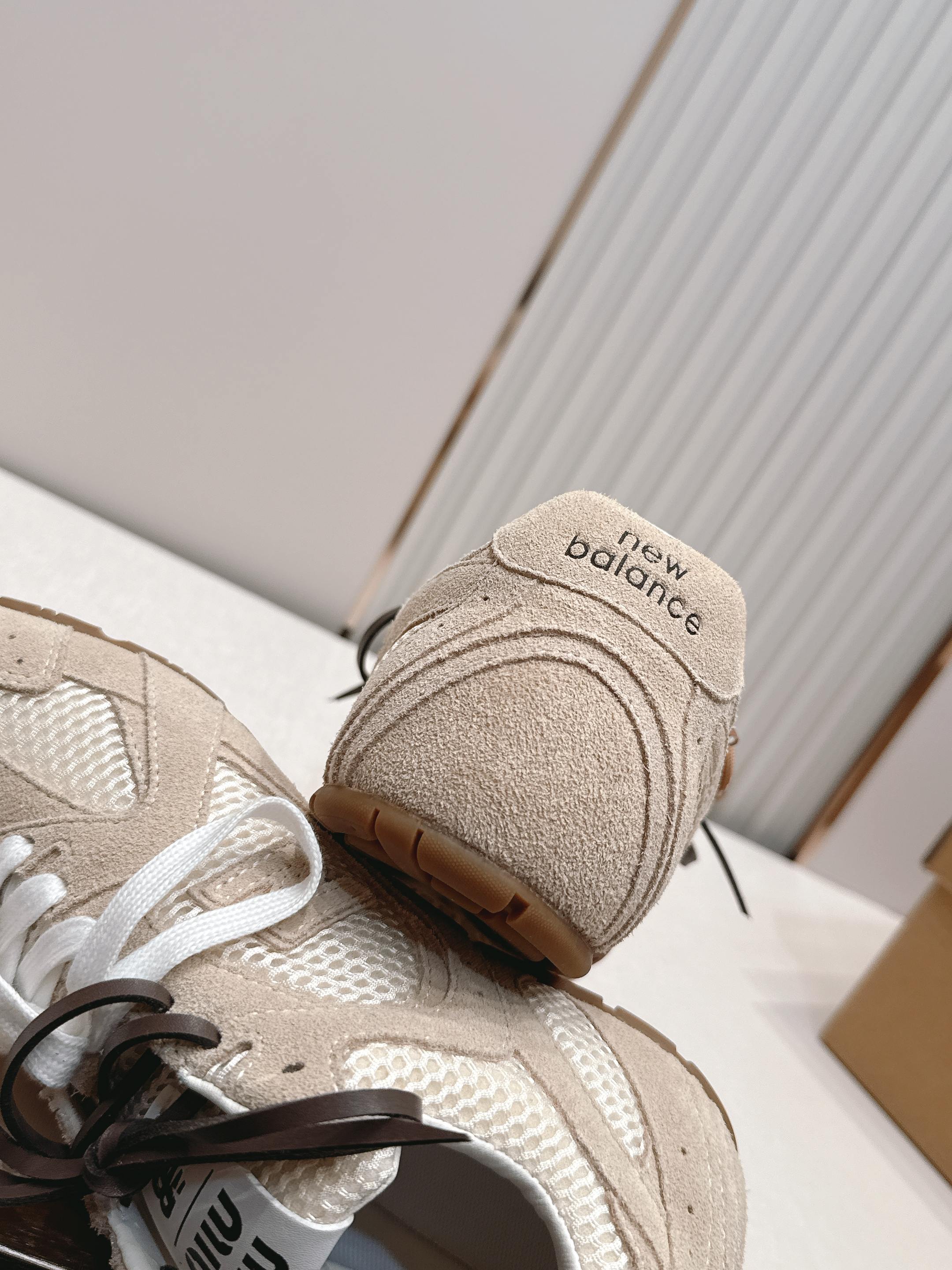 2026新色系  缪缪miumiu+new balance新百伦联名款  阿甘鞋 德训鞋 复古时尚  简