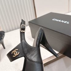 Chanel 香奈儿 新款高跟凉鞋单鞋 撞色拼接款复古千金风爆款,精致拼接设计搭配多色可选,轻奢显贵氛围 Chanel 香奈儿 新款高跟凉鞋单鞋 撞色拼接款复古千金风爆款,精致拼接设计搭配多色可选,轻奢显贵氛围