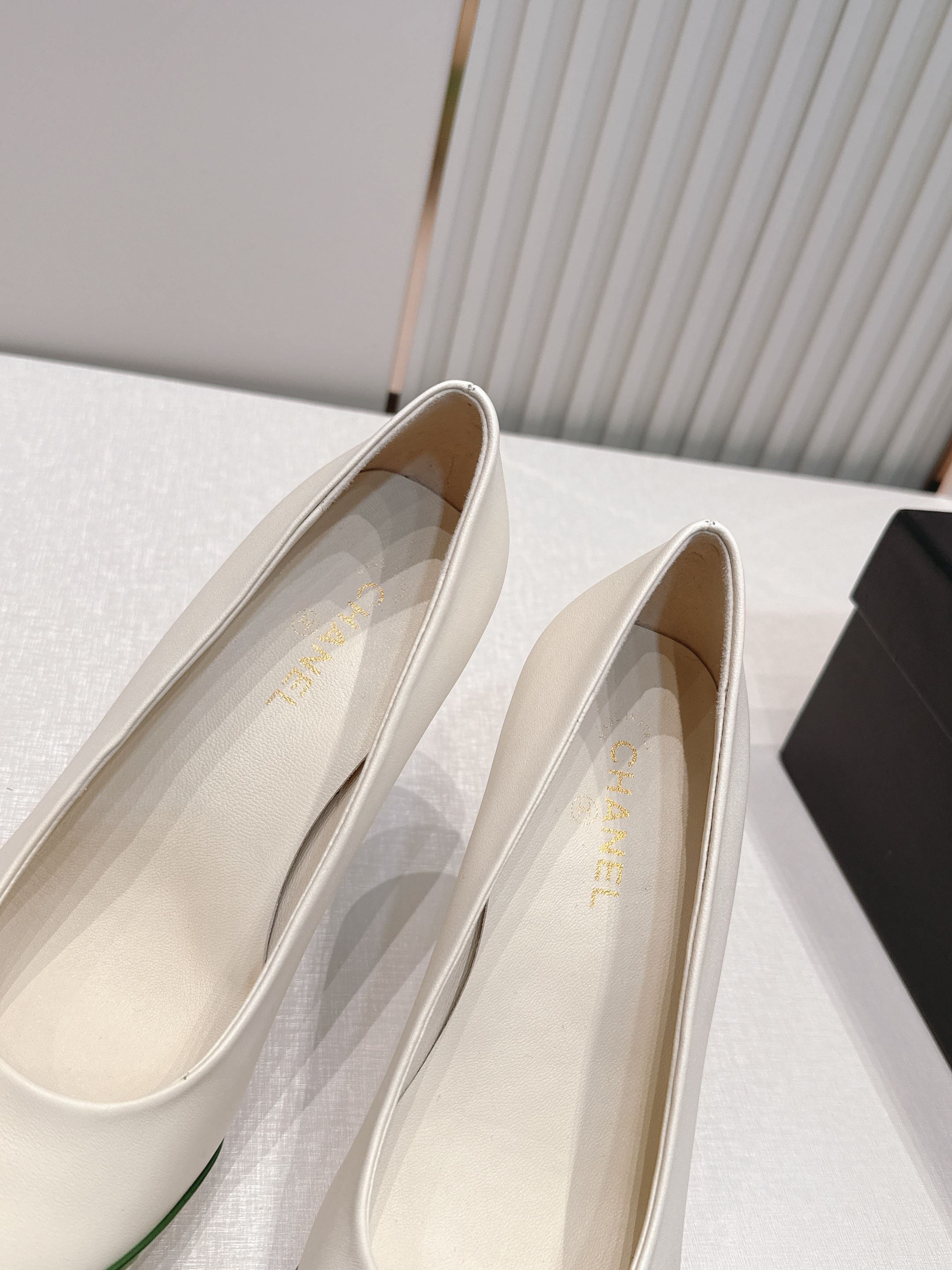 Chanel 香奈儿 新款高跟凉鞋单鞋 撞色拼接款复古千金风爆款，精致拼接设计搭配多色可选，轻奢显贵氛围