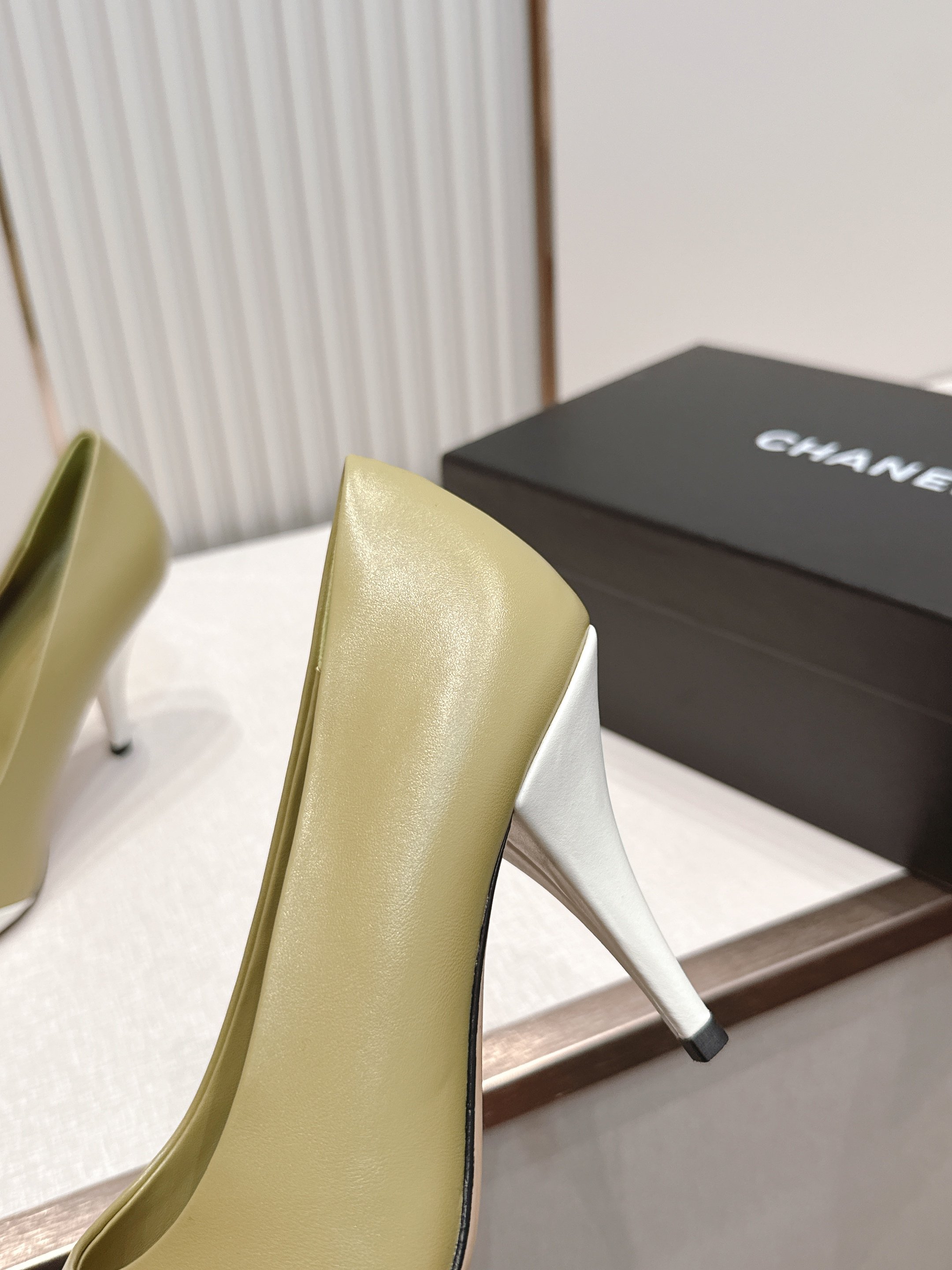 Chanel 香奈儿 新款高跟凉鞋单鞋 撞色拼接款复古千金风爆款，精致拼接设计搭配多色可选，轻奢显贵氛围