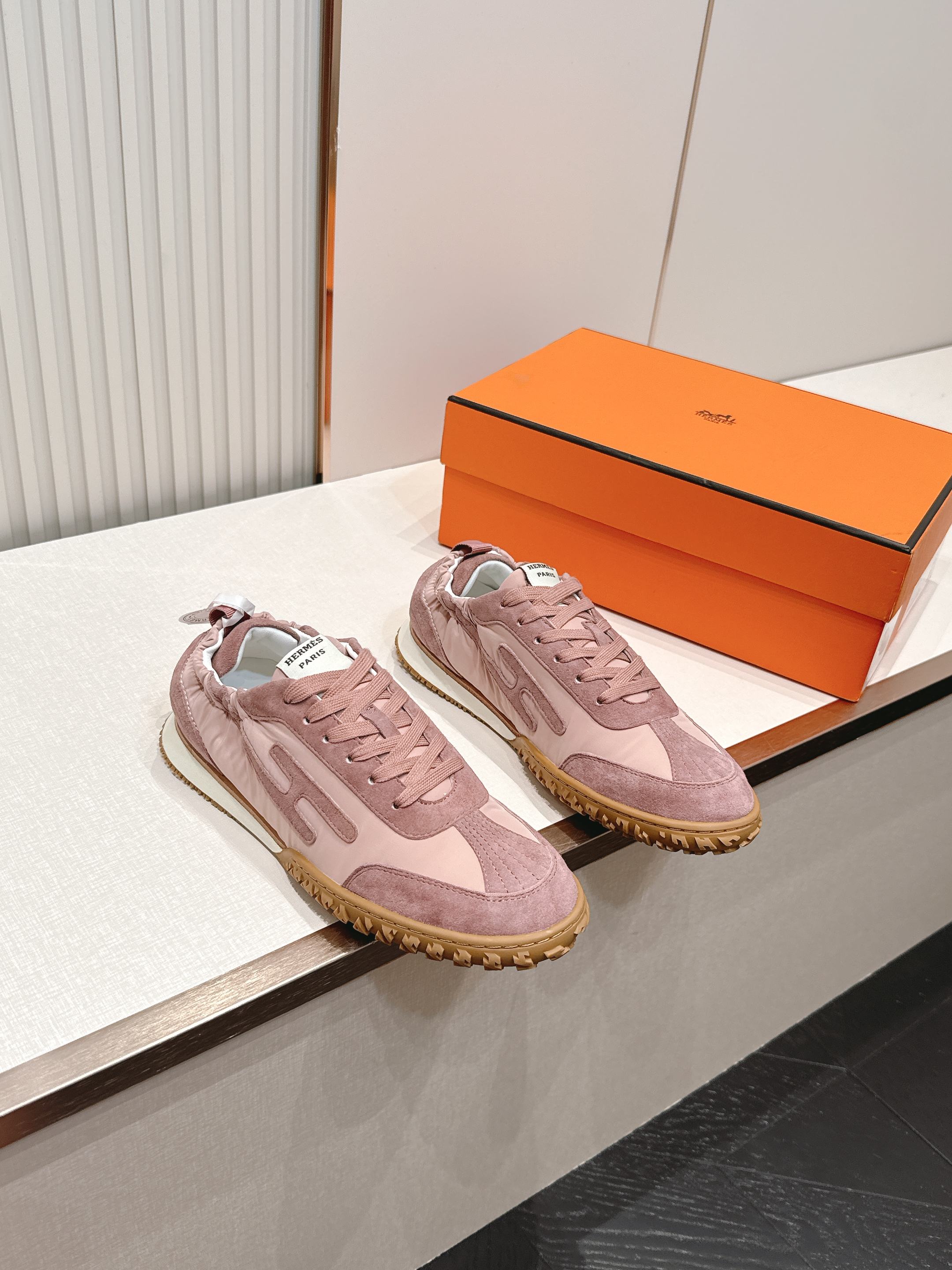 顶级版本Hermes 男士+10爱马仕 2026 新款Jet休闲运动鞋德训鞋 全色系！！！！工艺极致，同