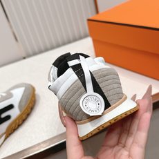 顶级版本Hermes 男士+10爱马仕 2026 新款Jet休闲运动鞋德训鞋 全色系!!!!工艺极致,同 顶级版本Hermes 男士+10爱马仕 2026 新款Jet休闲运动鞋德训鞋 全色系!!!!工艺极致,同