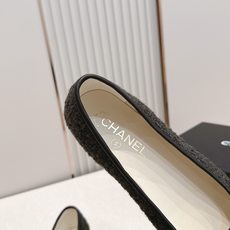 Chanel 香奈儿 26s 春夏新款 圆头拼色平底玛丽珍单鞋拼色不是生硬的色块拼接,而是将不同颜色的纱 Chanel 香奈儿 26s 春夏新款 圆头拼色平底玛丽珍单鞋拼色不是生硬的色块拼接,而是将不同颜色的纱