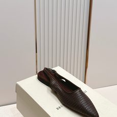 BRUNELLO CUCINELLI新款草编织BC平底凉鞋bc很有品味!配上一双袜子穿也很不错,搭配牛仔 BRUNELLO CUCINELLI新款草编织BC平底凉鞋bc很有品味!配上一双袜子穿也很不错,搭配牛仔