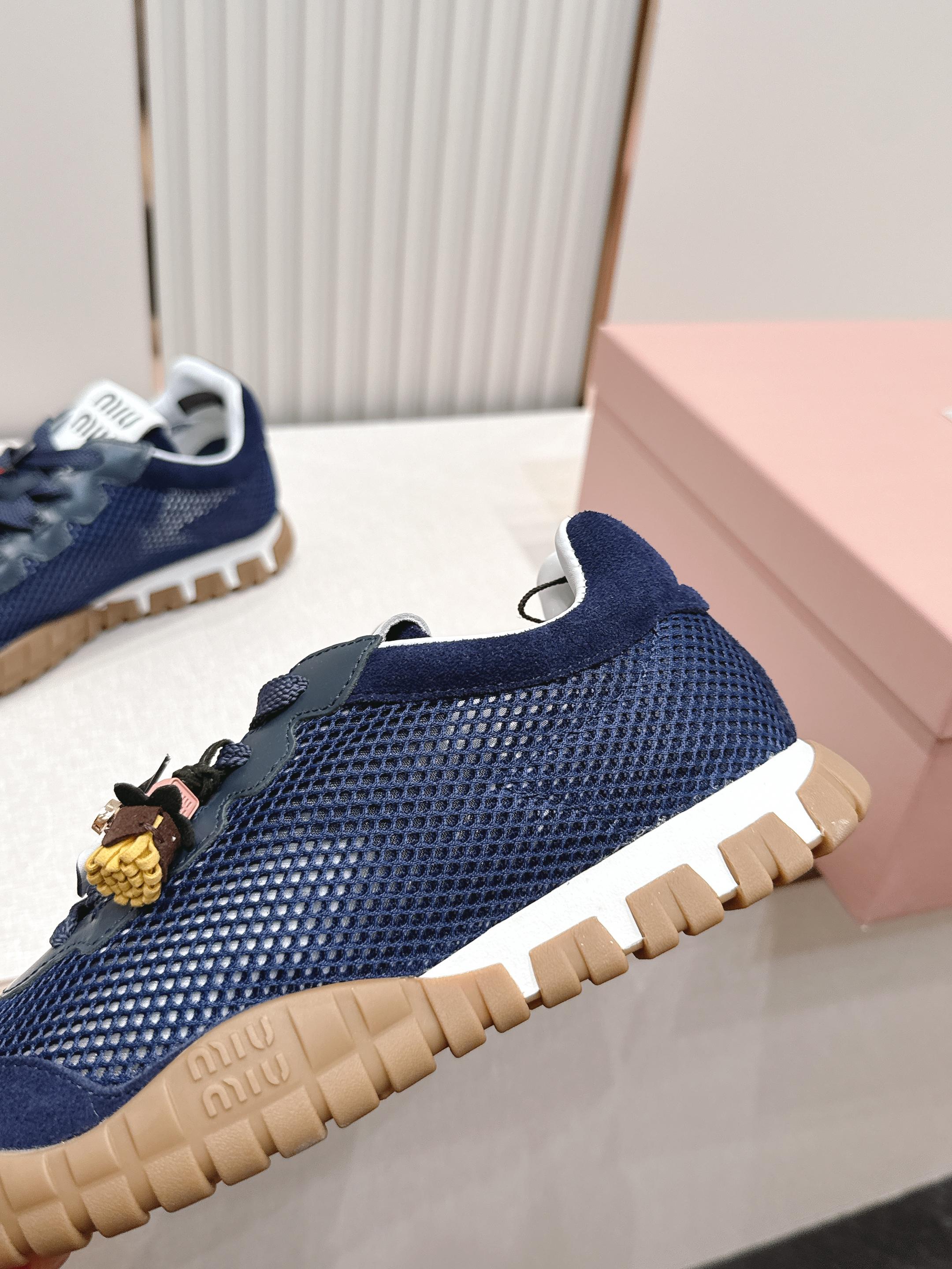 Miu Miu 26新款走秀MiuMiu 德训鞋 休闲运动鞋休闲鞋秀场工艺来自Miu Miu系列的细节特