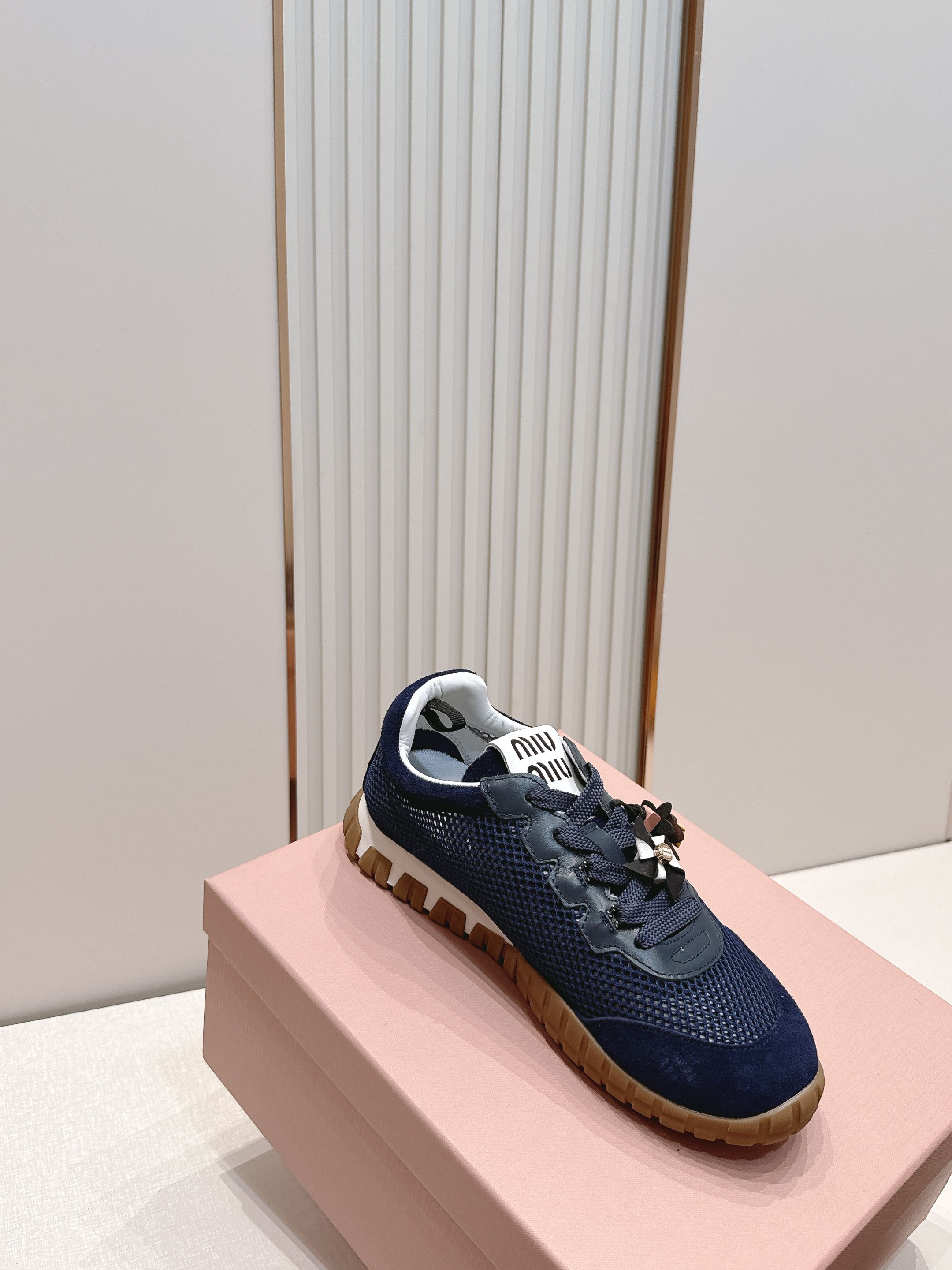 Miu Miu 26新款走秀MiuMiu 德训鞋 休闲运动鞋休闲鞋秀场工艺来自Miu Miu系列的细节特
