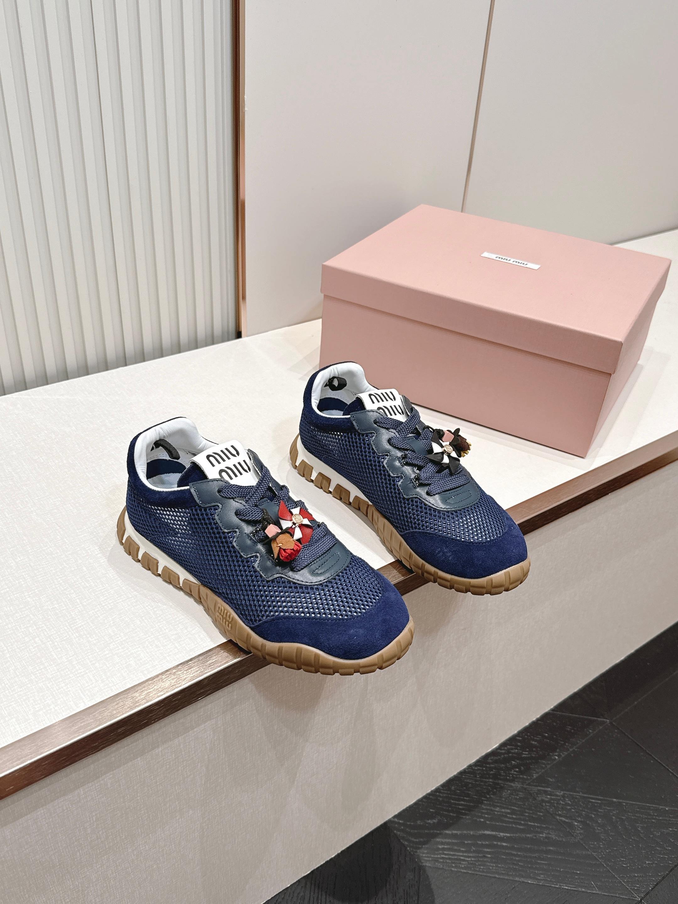Miu Miu 26新款走秀MiuMiu 德训鞋 休闲运动鞋休闲鞋秀场工艺来自Miu Miu系列的细节特